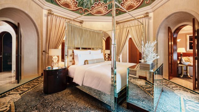 Atlantis The Palm Resort - Crescent Rd, Dubai, UAE - Royal Bridge Suite Bedroom
