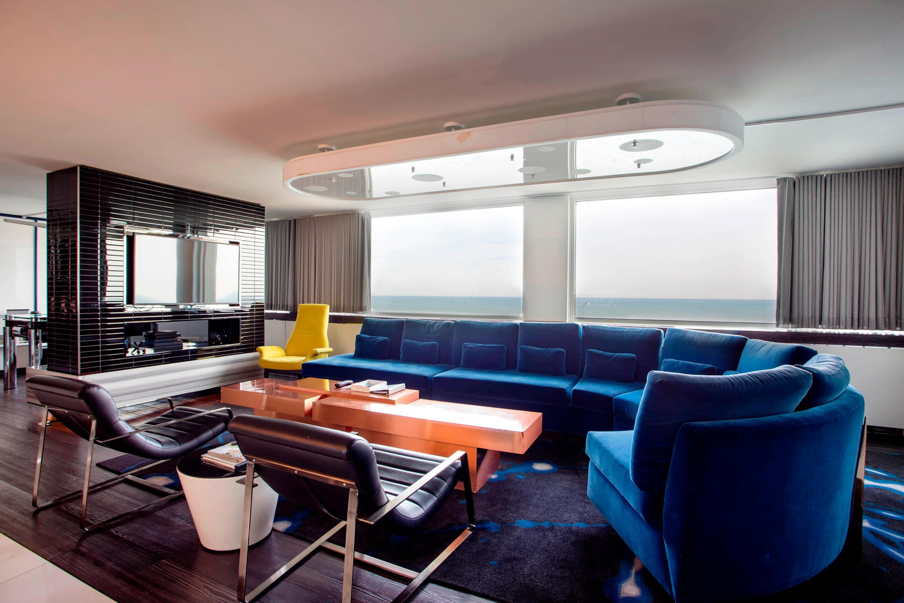 W Chicago Lakeshore Hotel - Chicago, IL, USA - Extreme WOW Suite Living Area