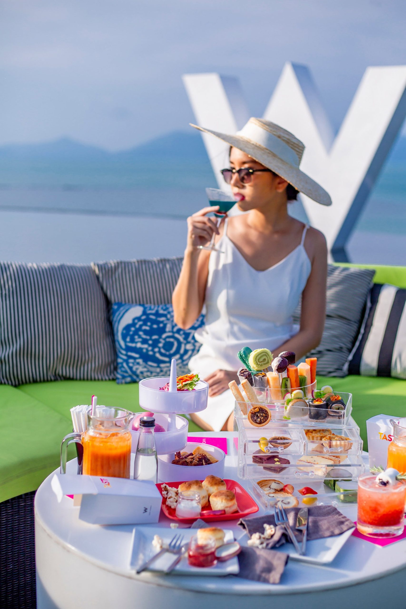 W Koh Samui Resort – Thailand – WOOBAR Poolside Dining