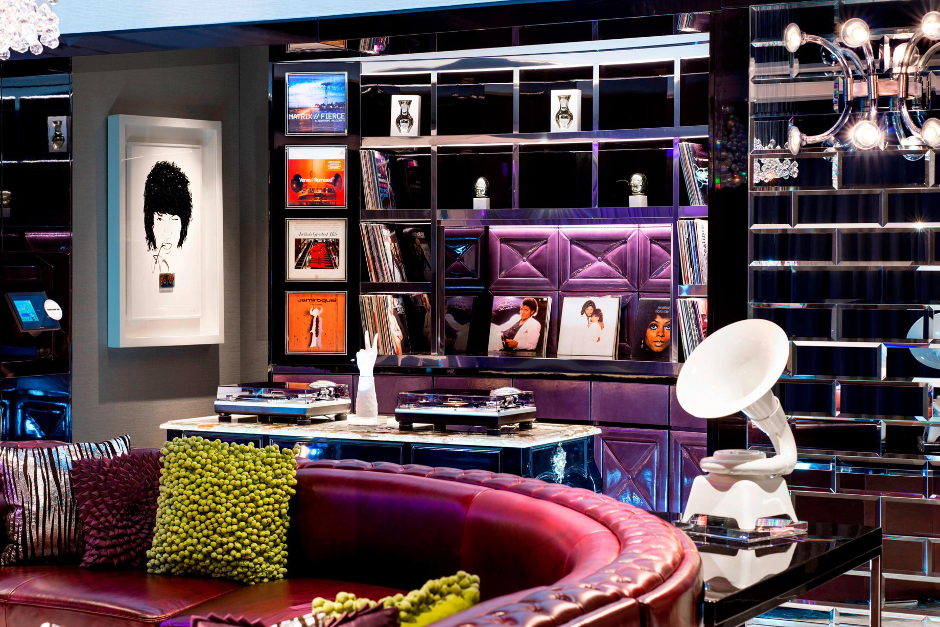 W Singapore Sentosa Cove Hotel - Singapore - Extreme WOW Suite DJ Booth