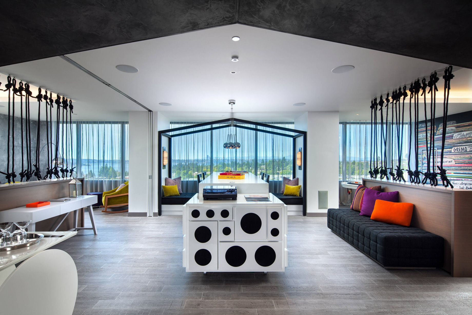 W Bellevue Hotel – Bellevue, WA, USA – E Wow Suite Decor