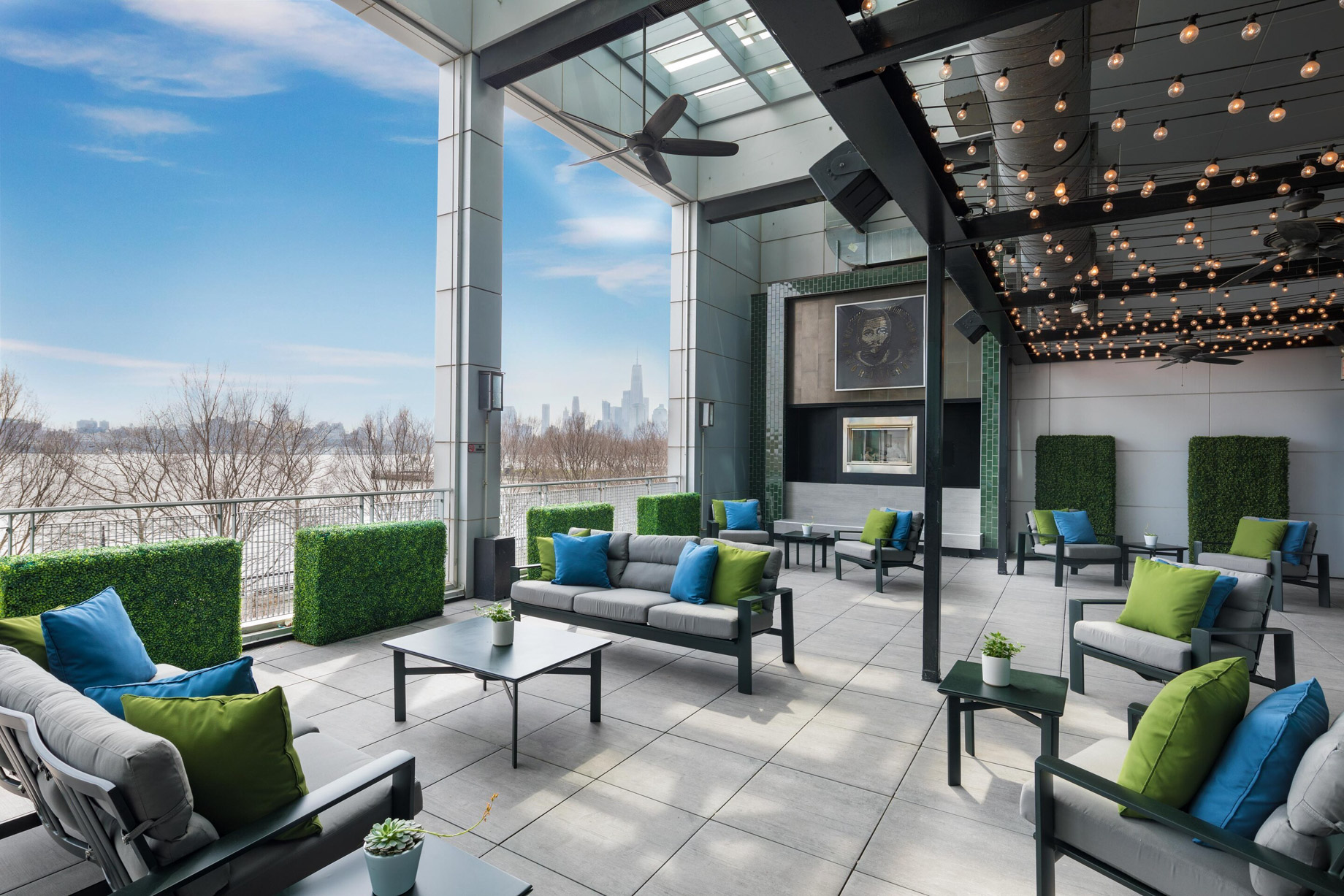 W Hoboken Hotel - Hoboken, NJ, USA - LULU Terrace