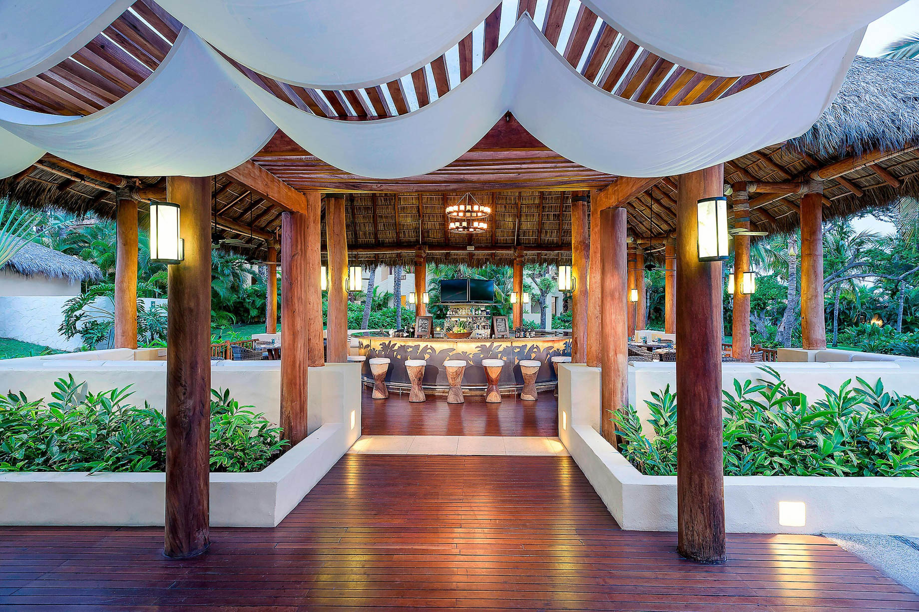 The St. Regis Punta Mita Resort – Nayarit, Mexico – Sea Breeze Bar
