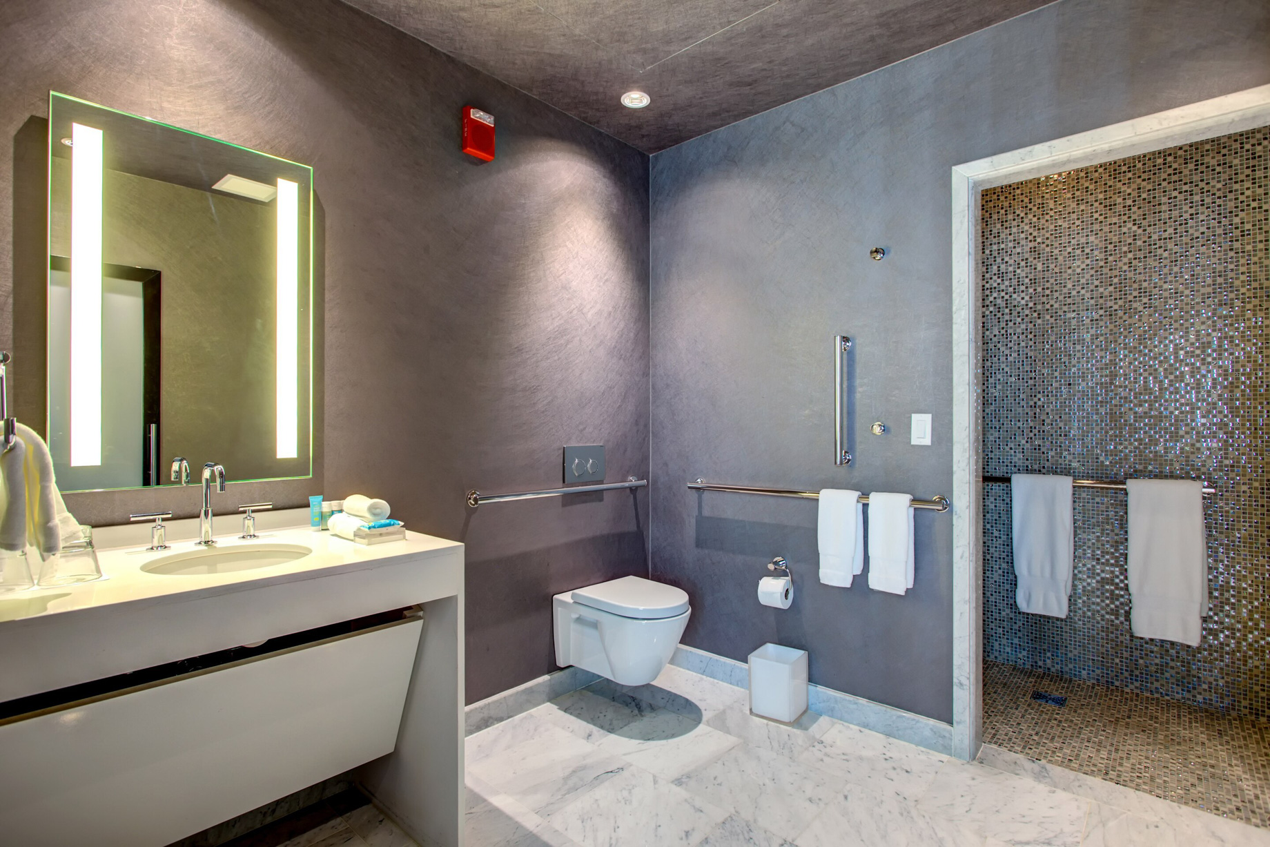 W Chicago City Center Hotel – Chicago, IL, USA – E WOW Suite Living Room Bathroom