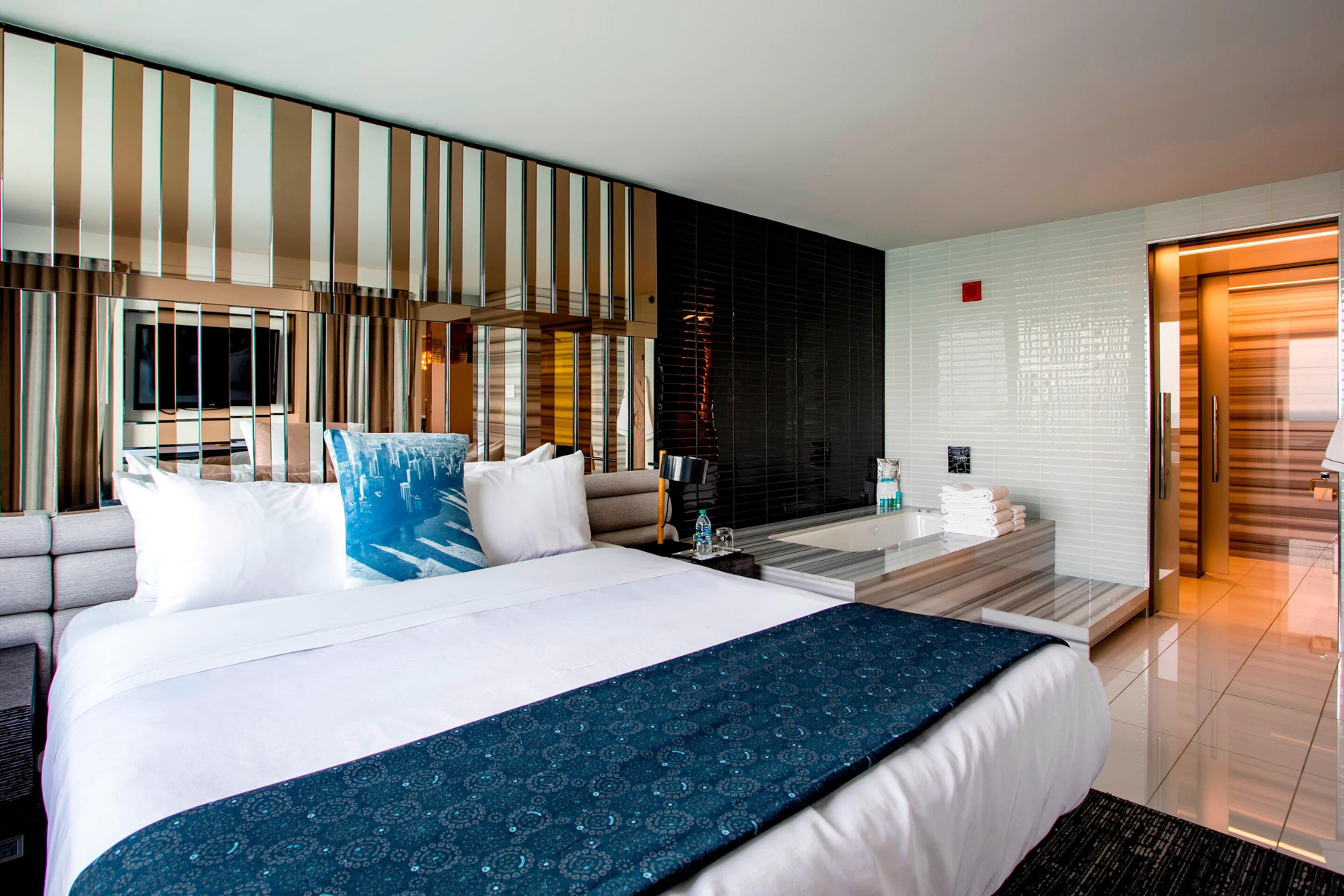 W Chicago Lakeshore Hotel – Chicago, IL, USA – WOW Suite Bedroom and Bathroom