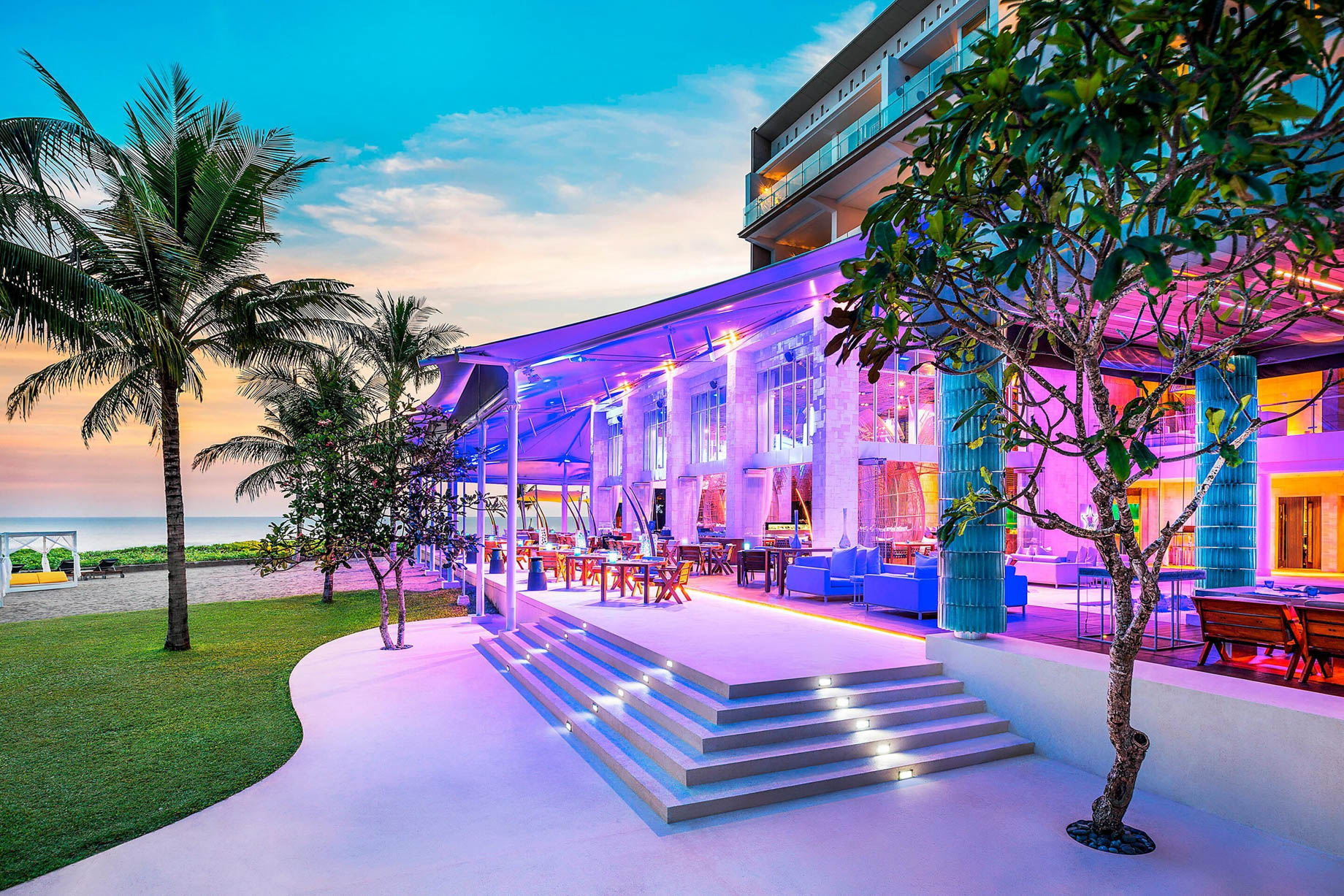 W Bali Seminyak Resort – Seminyak, Indonesia – Starfish Bloo Restaurant Twilight