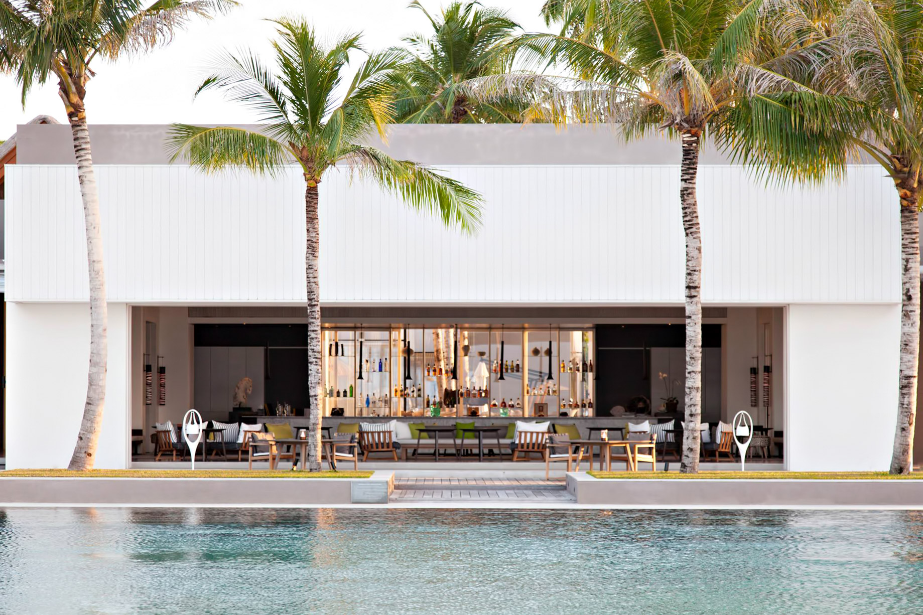 Cheval Blanc Randheli Resort – Noonu Atoll, Maldives – The White Bar Beach Club