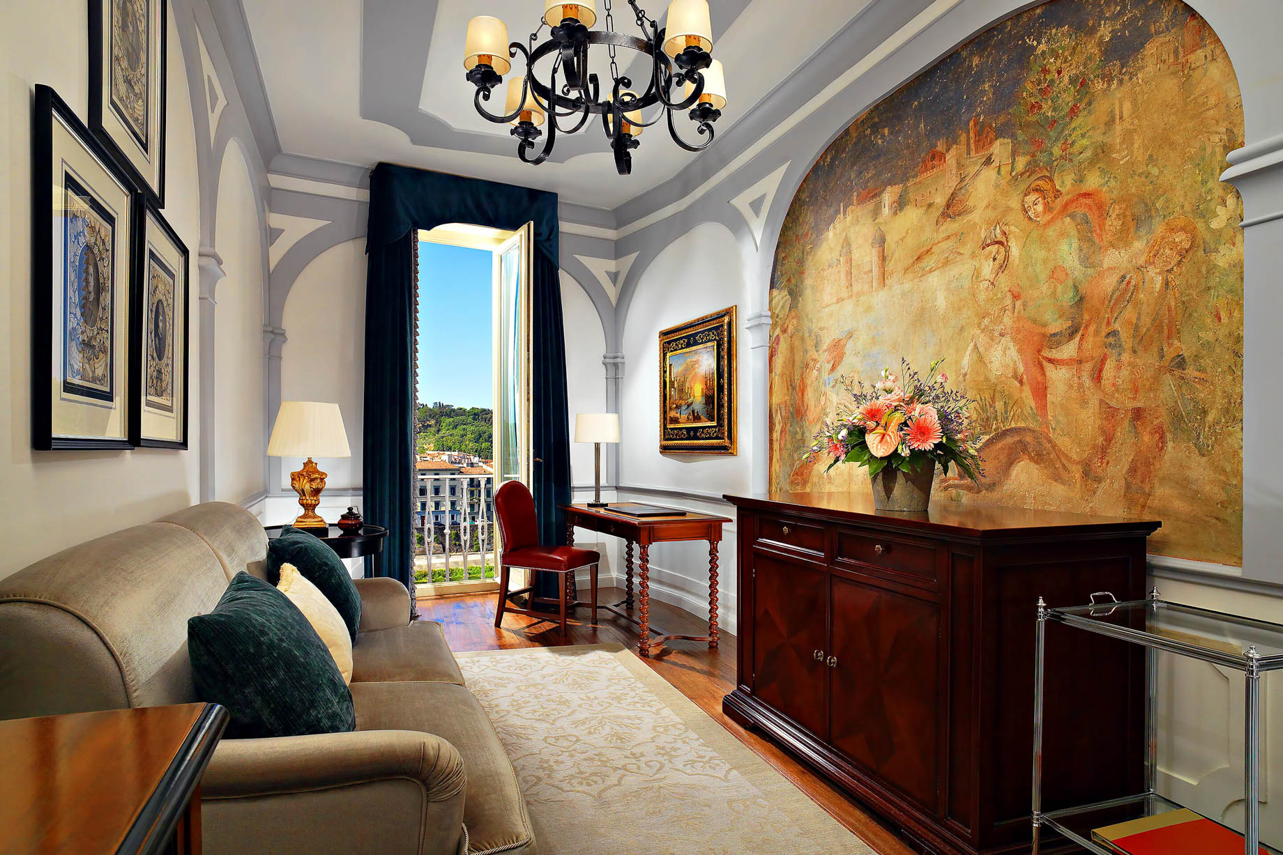 The St. Regis Florence Hotel – Florence, Italy – Grand Deluxe Suite Palazzo Vecchio Living Room