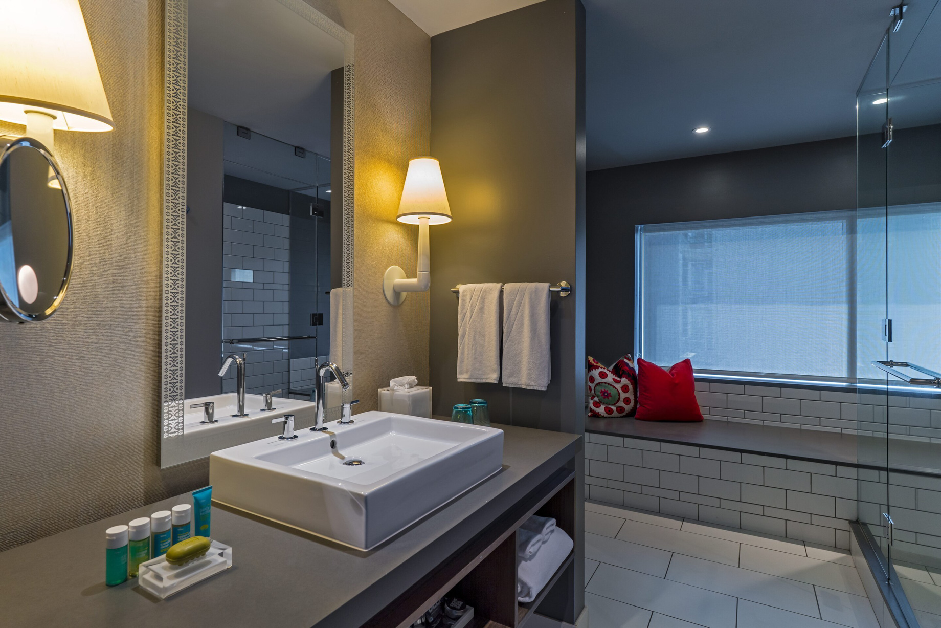 W Austin Hotel – Austin, TX, USA – Cool Corner Deck Room Bathroom