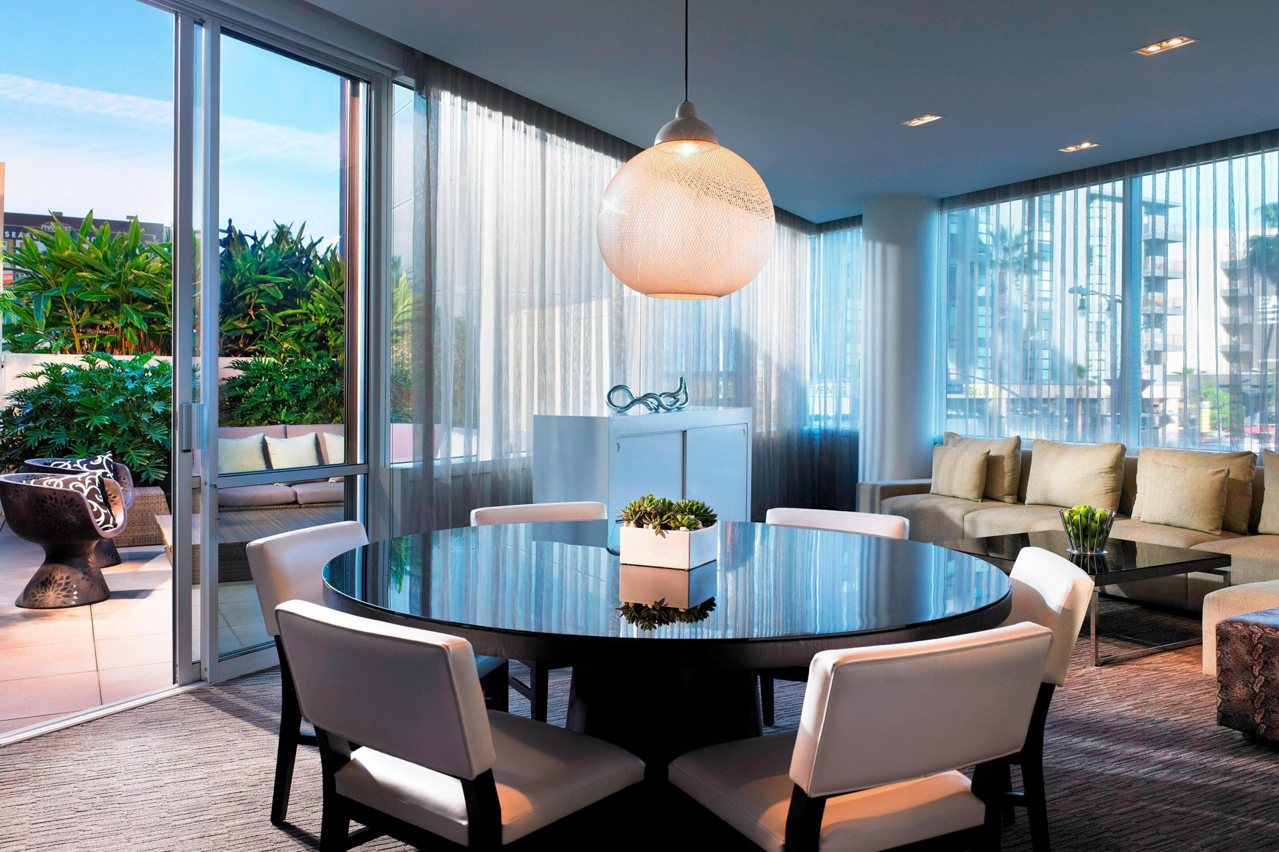 W Hollywood Hotel - Hollywood, CA, USA - Hollywood Wow Suite Living Area