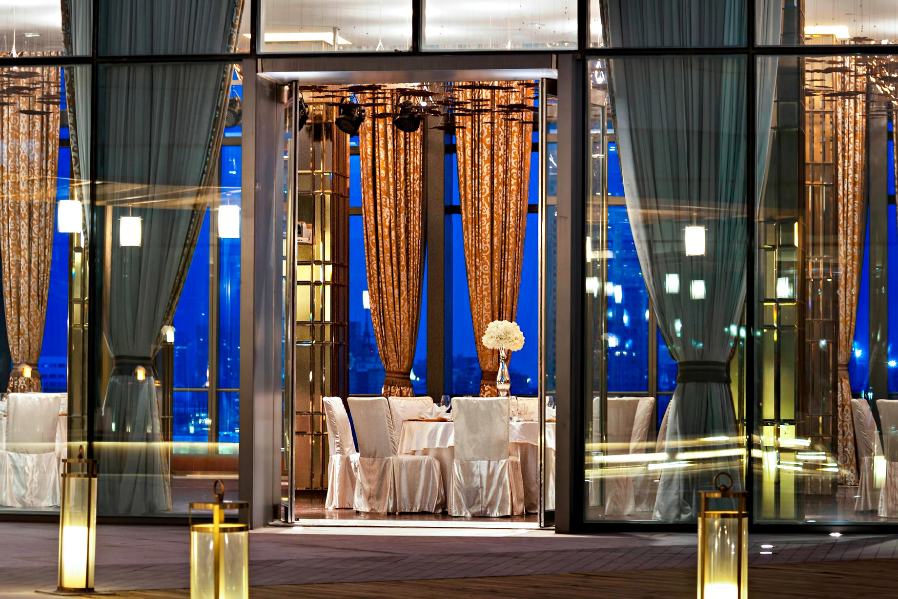 The St. Regis Tianjin Hotel - Tianjin, China - Riviera Restaurant - Night Diamond Mood