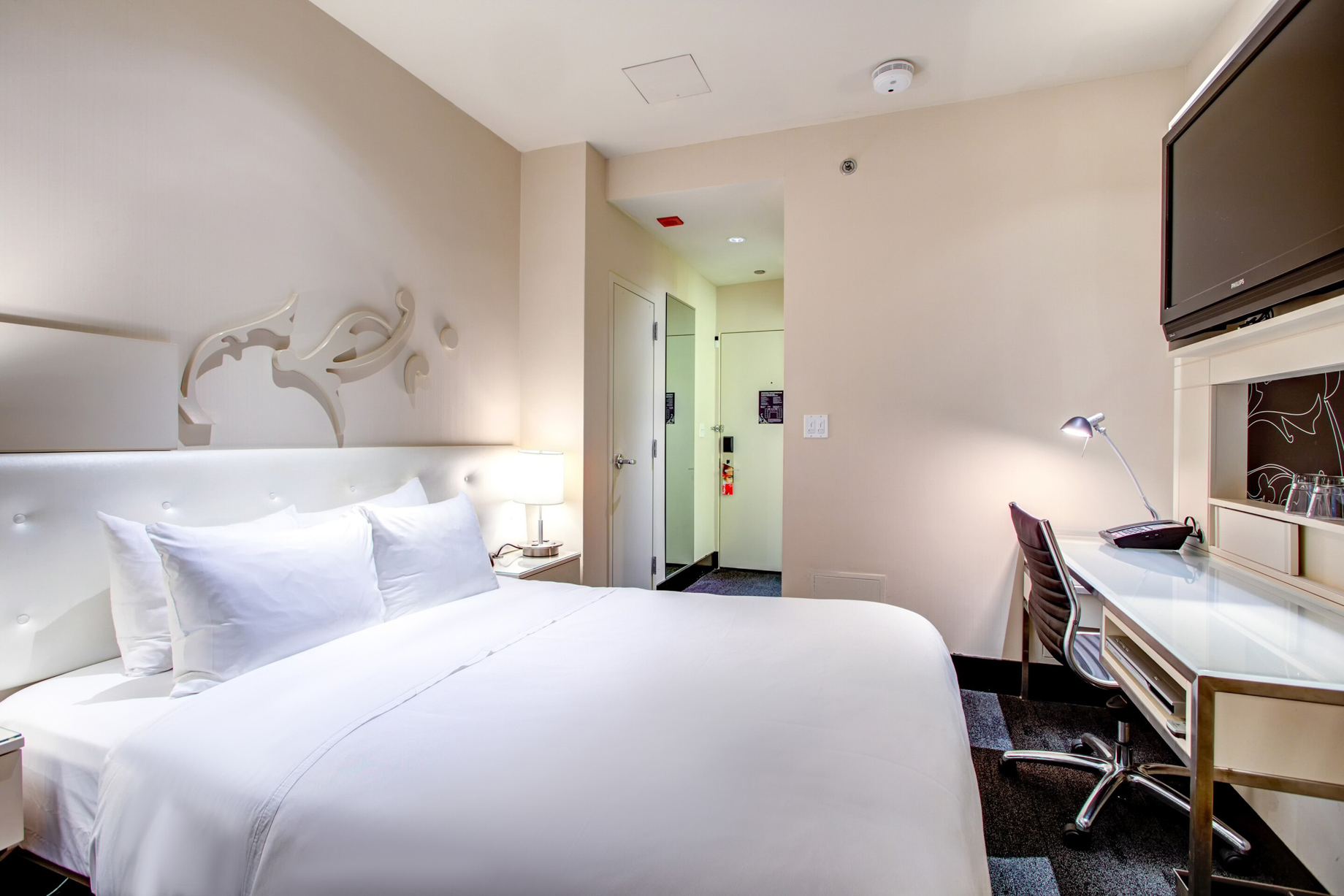 W Chicago City Center Hotel – Chicago, IL, USA – Cozy Guest Room Queen