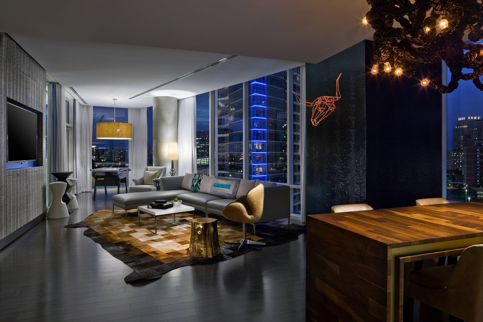 W Dallas Victory Hotel – Dallas, TX, USA – Extreme Wow King Suite Living Area
