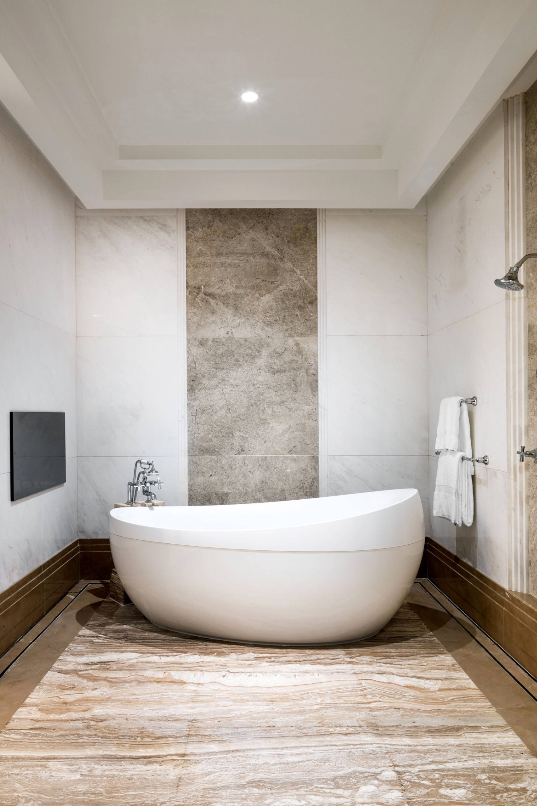 The St. Regis Chengdu Hotel – Chengdu, Sichuan, China – Presidential Suite Master Bathroom Tub