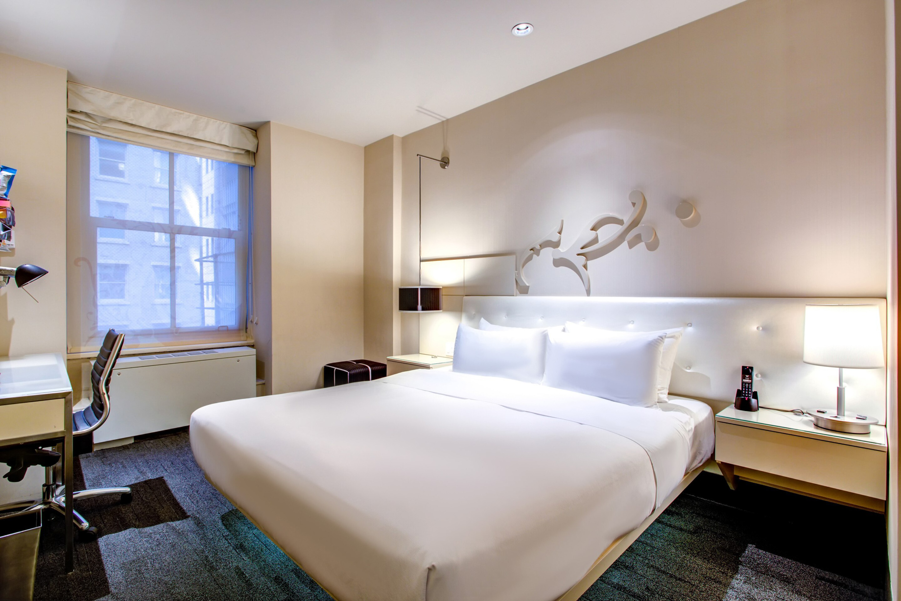 W Chicago City Center Hotel – Chicago, IL, USA – Cozy Guest Room