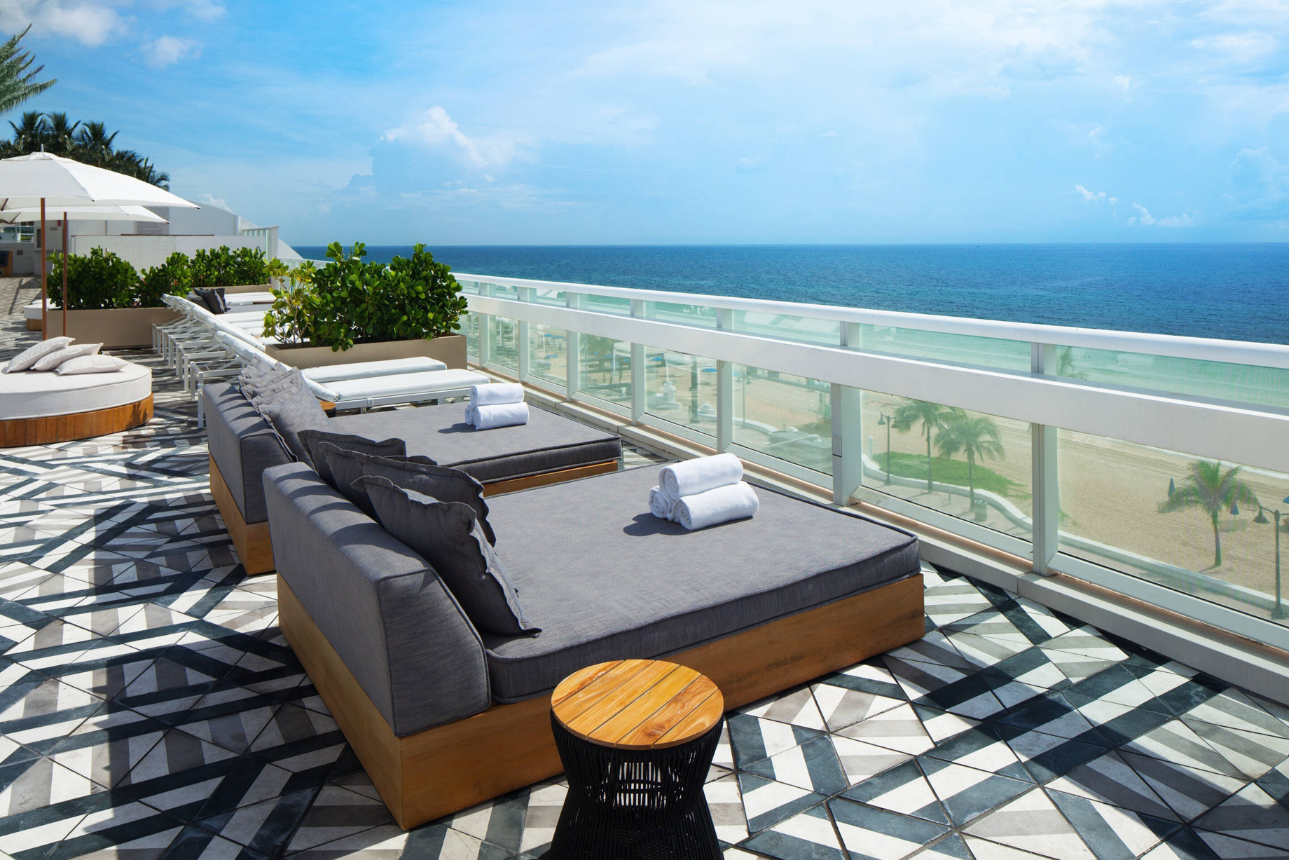 W Fort Lauderdale Hotel – Fort Lauderdale, FL, USA – Grey Beds