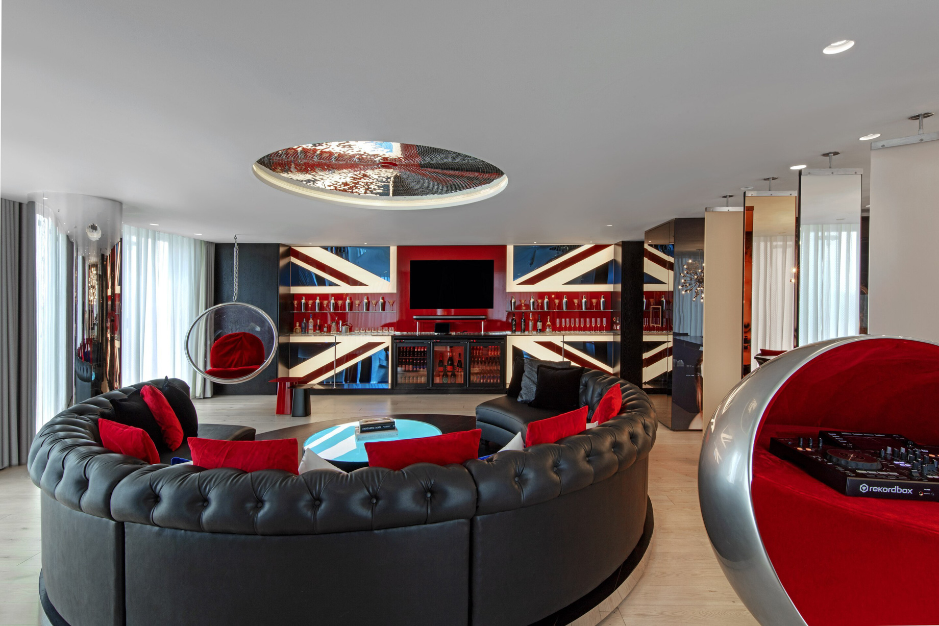 W London Hotel – London, United Kingdom – Extreme WOW Suite Living Room Seating