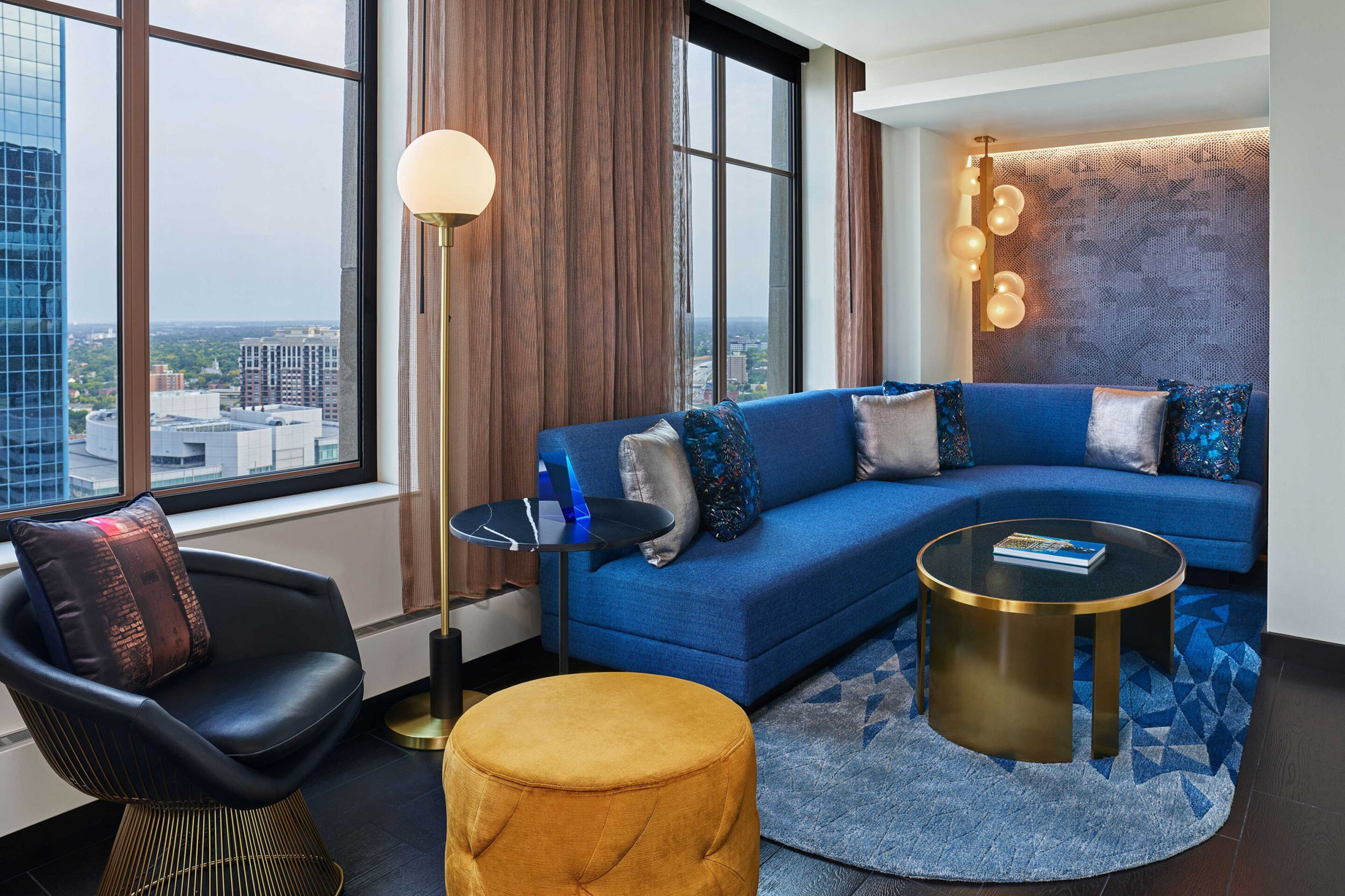 W Minneapolis The Foshay Hotel – Minneapolis, MN, USA – Fantastic Suite Living Room