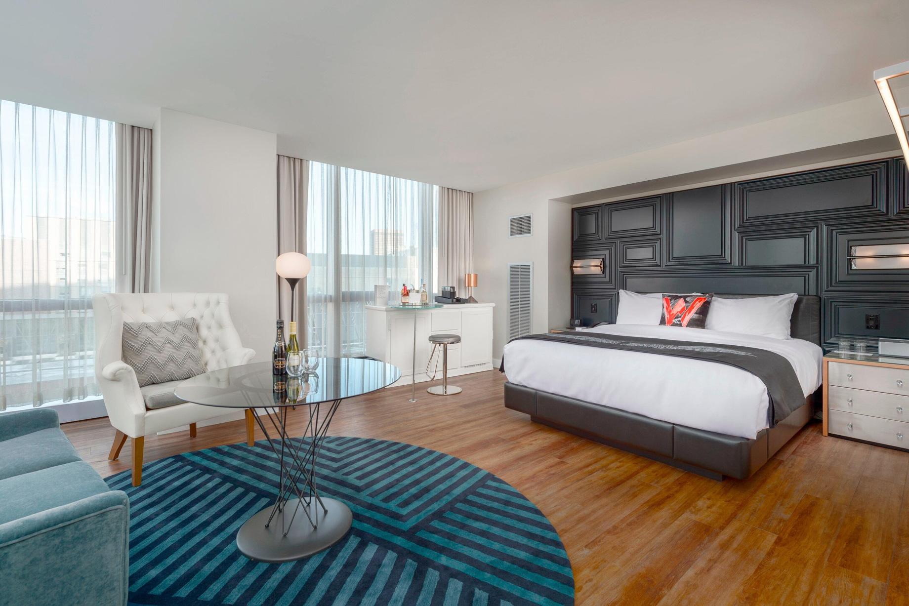 W Boston Hotel – Boston, MA, USA – Cool Corner Guest Room King Bed