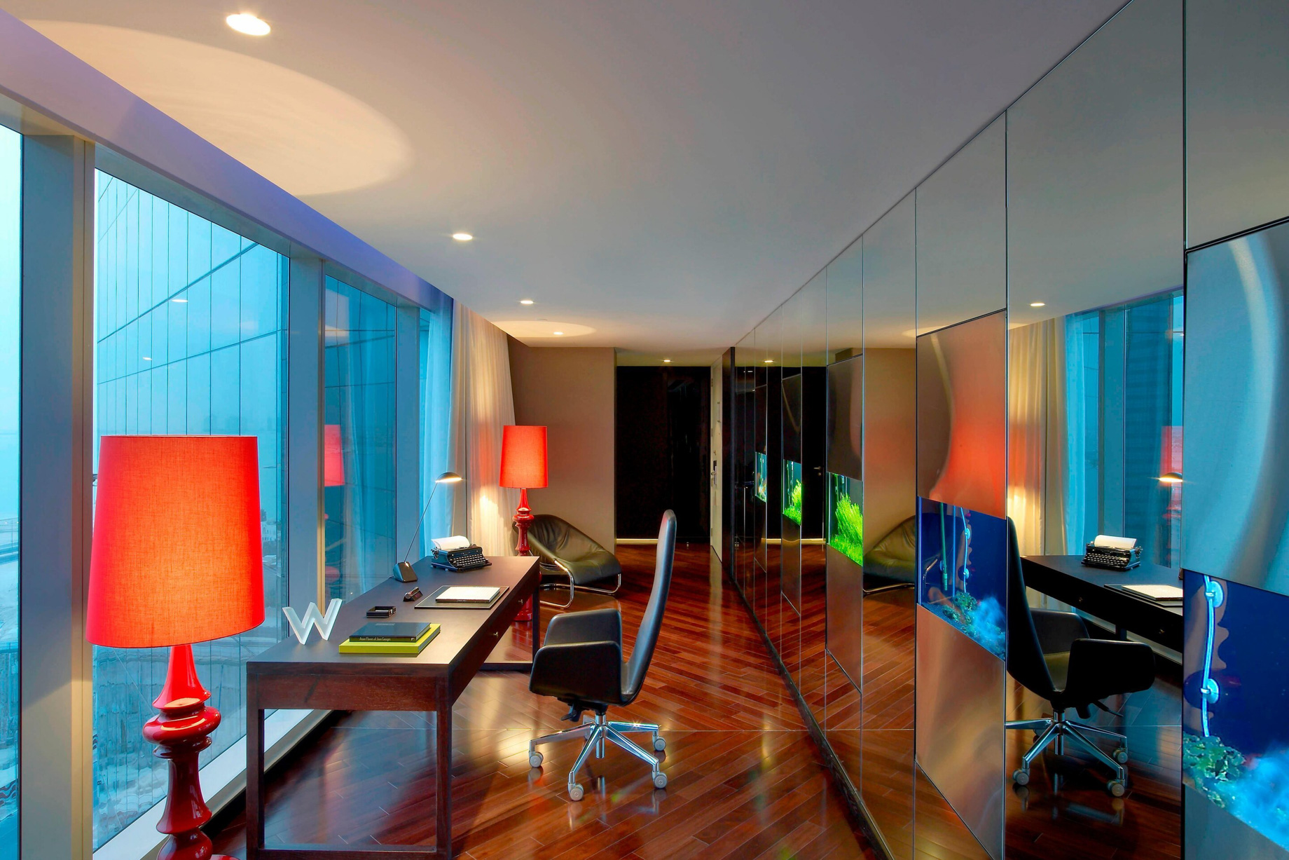 W Doha Hotel – Doha, Qatar – E WOW Suite Desk