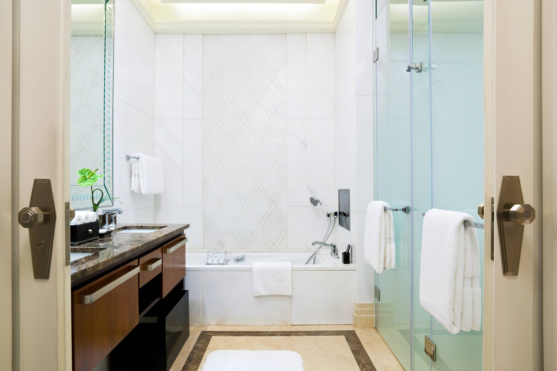 The St. Regis Chengdu Hotel – Chengdu, Sichuan, China – Deluxe Room Guest Bathroom