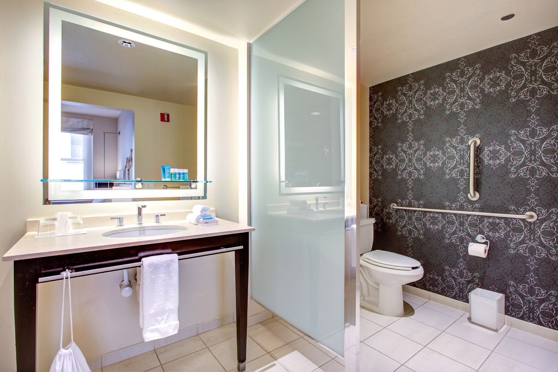 W Chicago City Center Hotel – Chicago, IL, USA – Fabulous Guest Bathroom