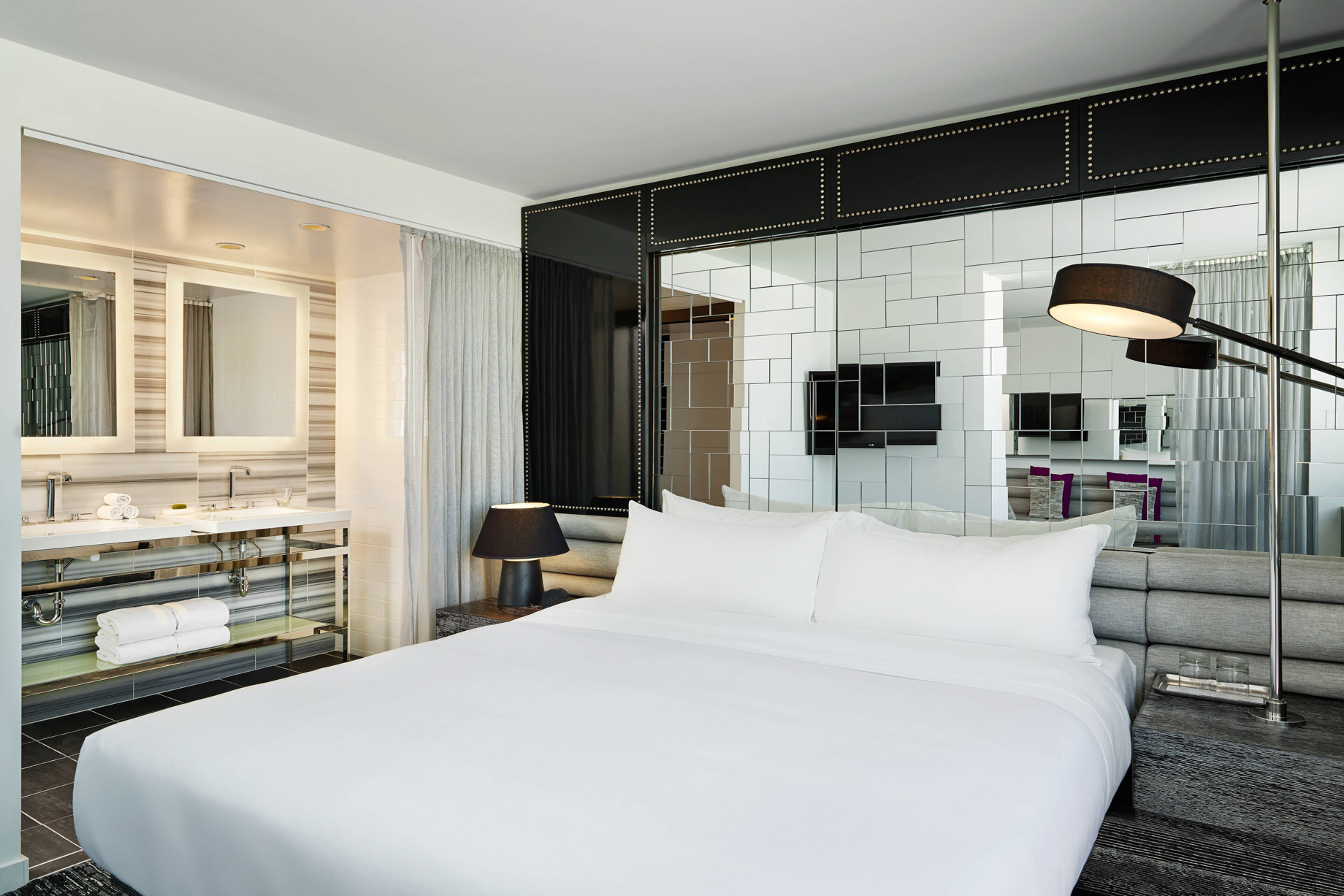 W Chicago Lakeshore Hotel – Chicago, IL, USA – Marvelous Suite Bedroom Decor Style