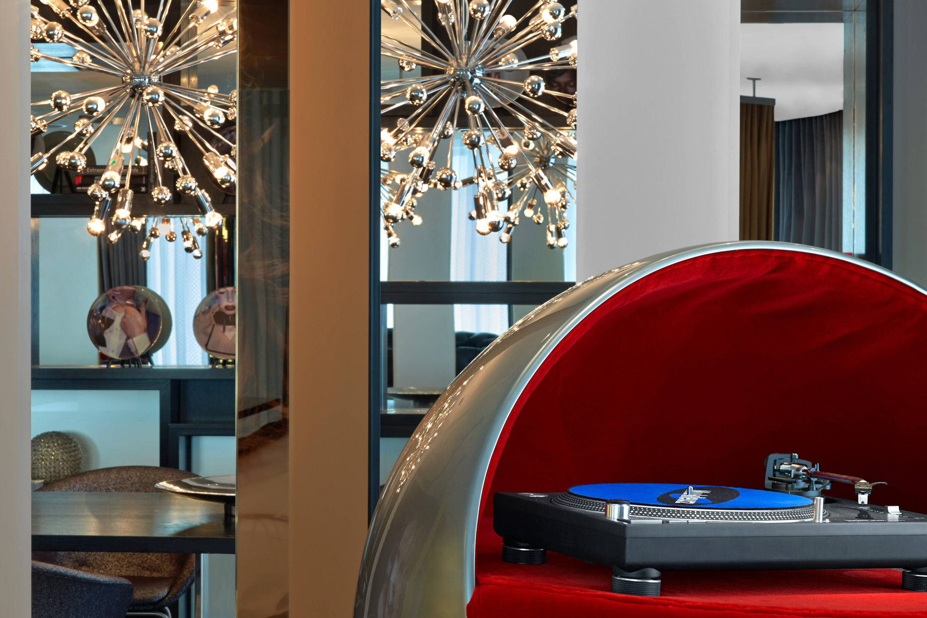 W London Hotel - London, United Kingdom - E WOW Suite Decor