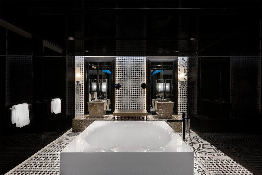 W Muscat Resort - Muscat, Oman - Suite Bathroom Tub