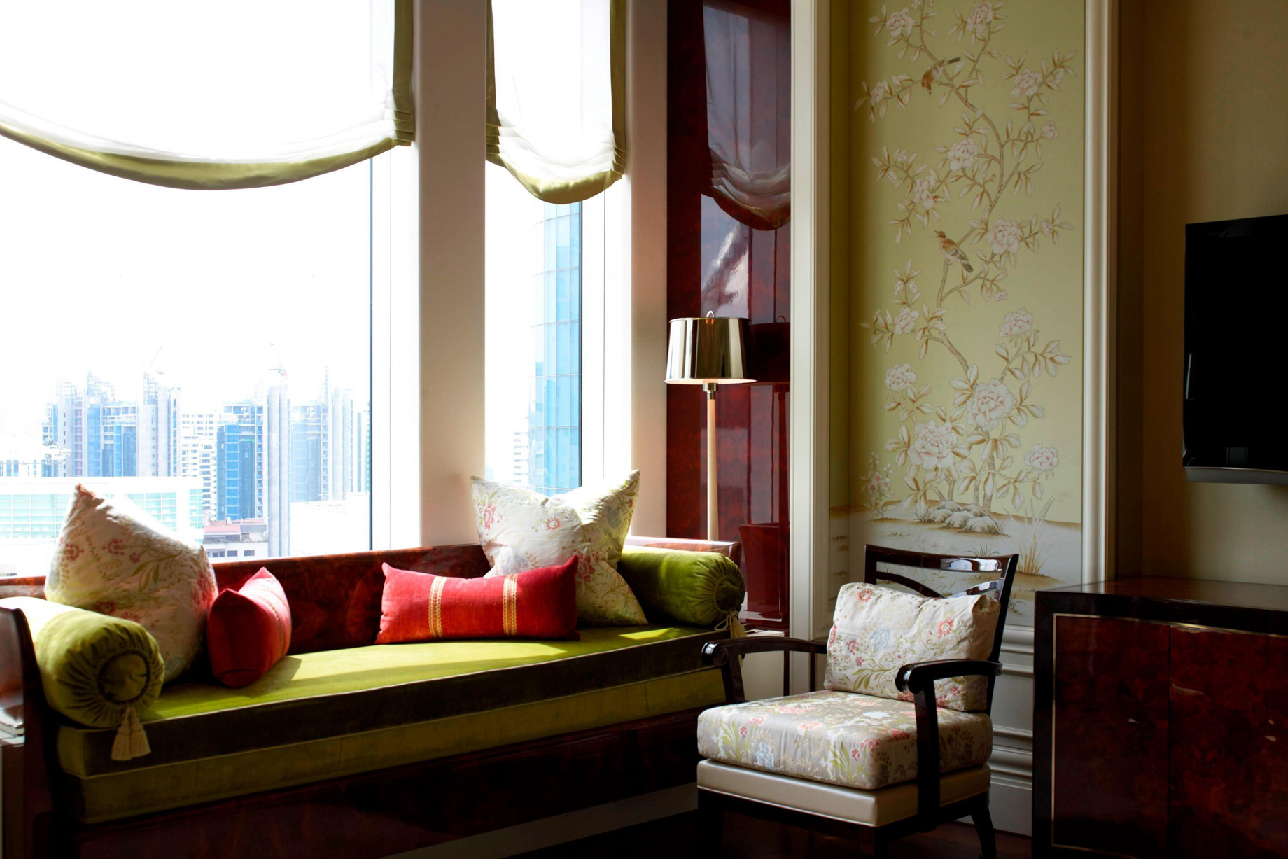 The St. Regis Singapore Hotel – Singapore – King Cole Suite Bay Window Sofa