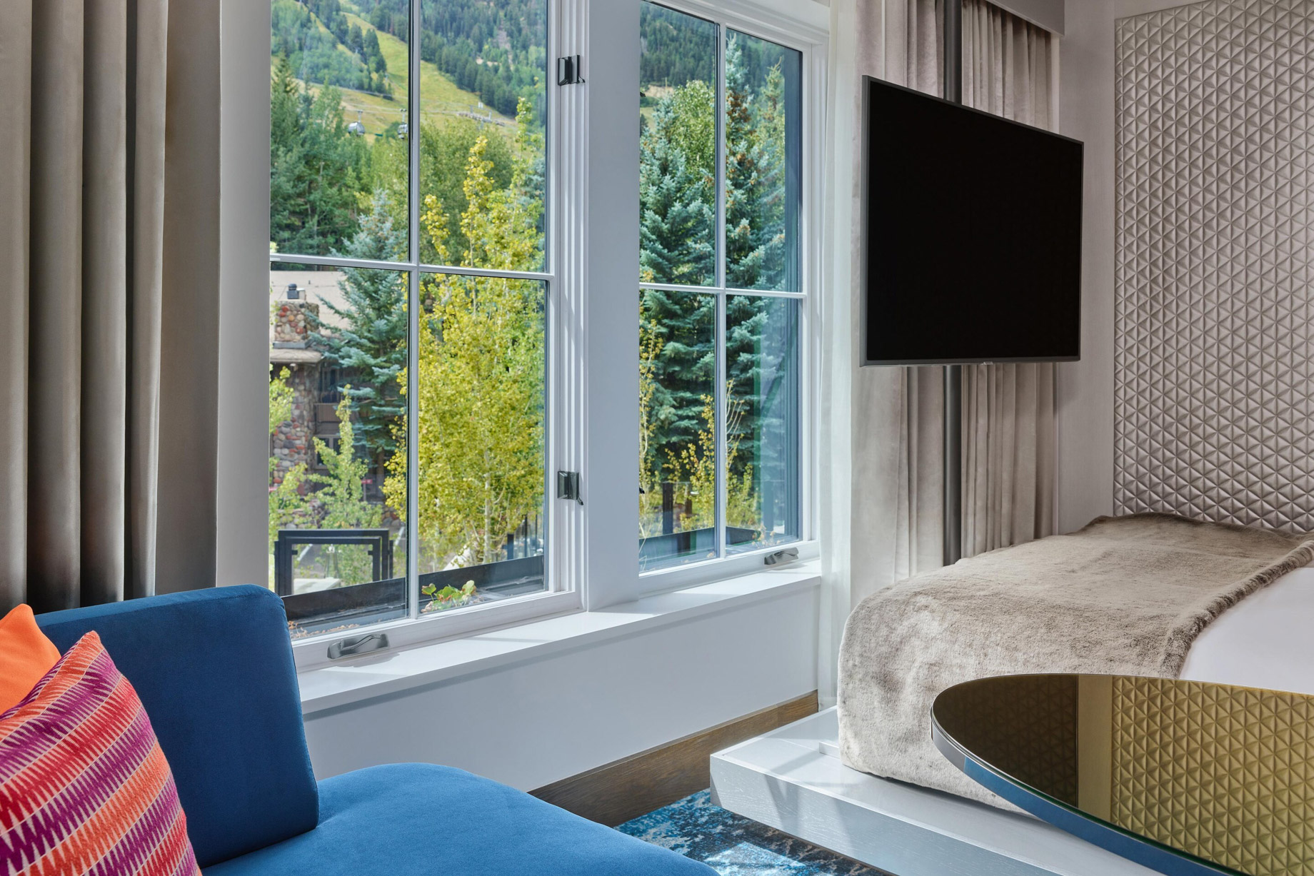 W Aspen Hotel - Aspen, CO, USA - Fabulous Tiered Queen