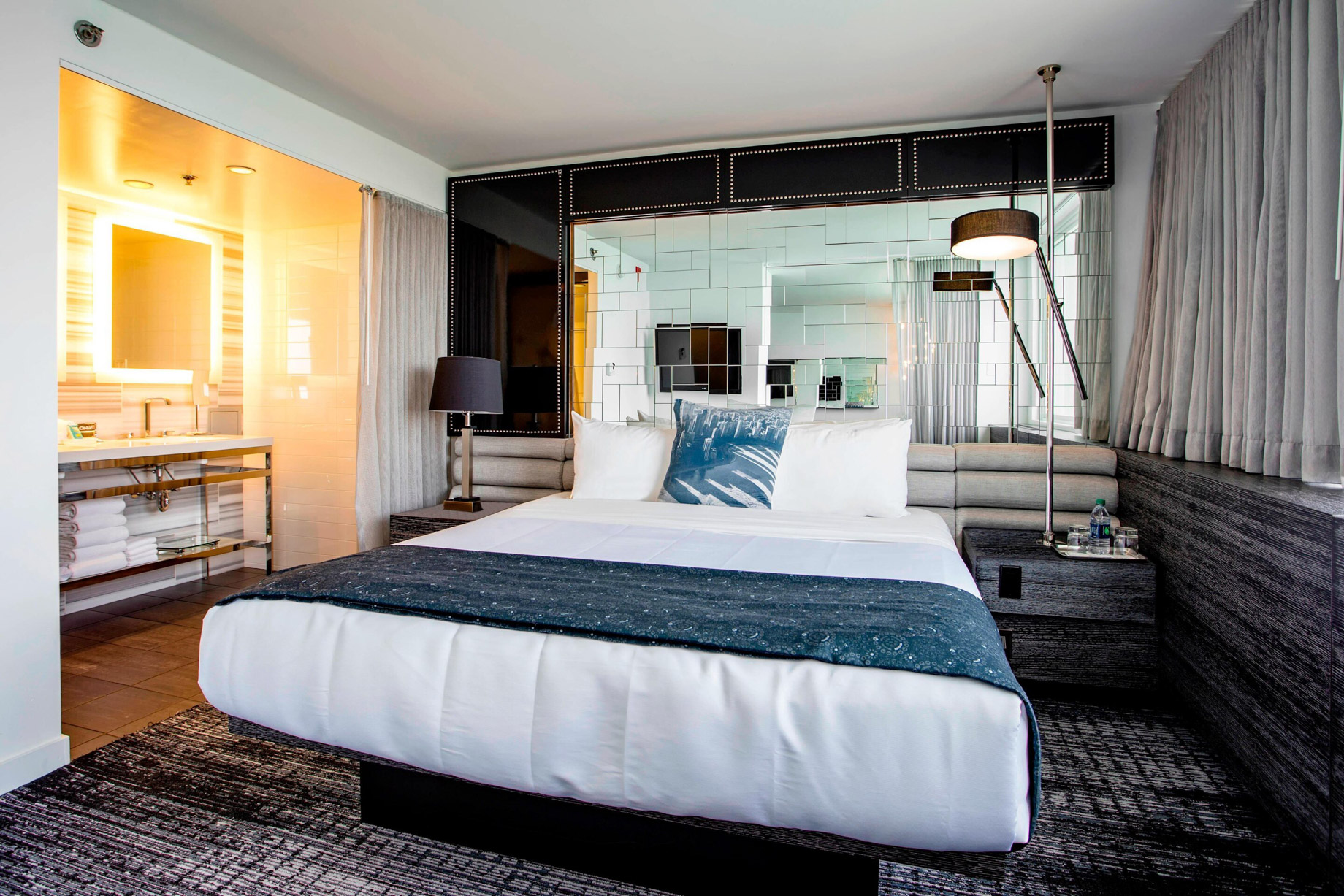 W Chicago Lakeshore Hotel - Chicago, IL, USA - Marvelous Suite Bedroom