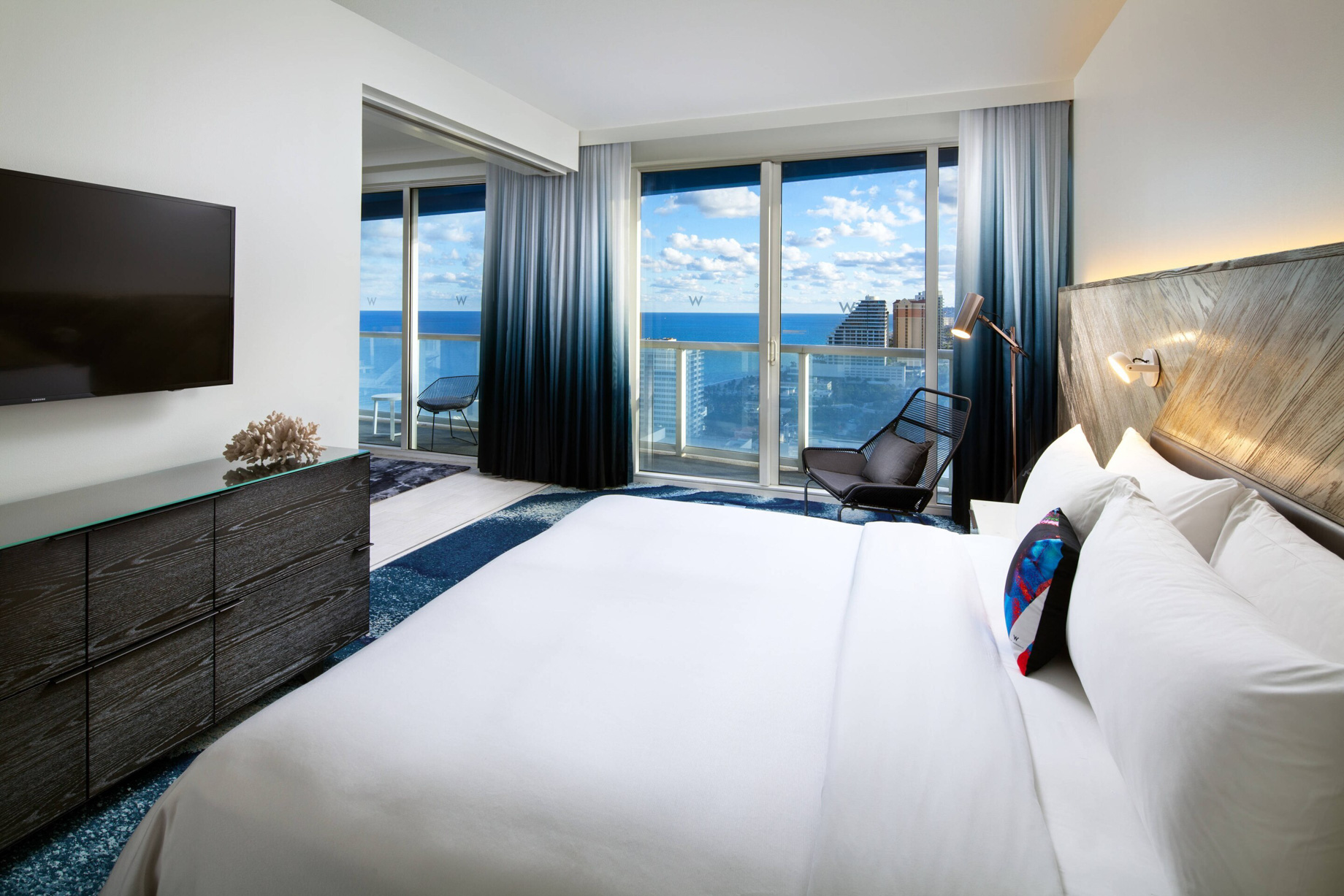W Fort Lauderdale Hotel – Fort Lauderdale, FL, USA – Residential Suites Bedroom