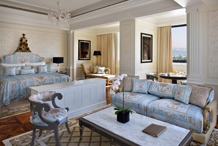 Palazzo Versace Dubai Hotel - Jaddaf Waterfront, Dubai, UAE - Imperial Suite Bedroom