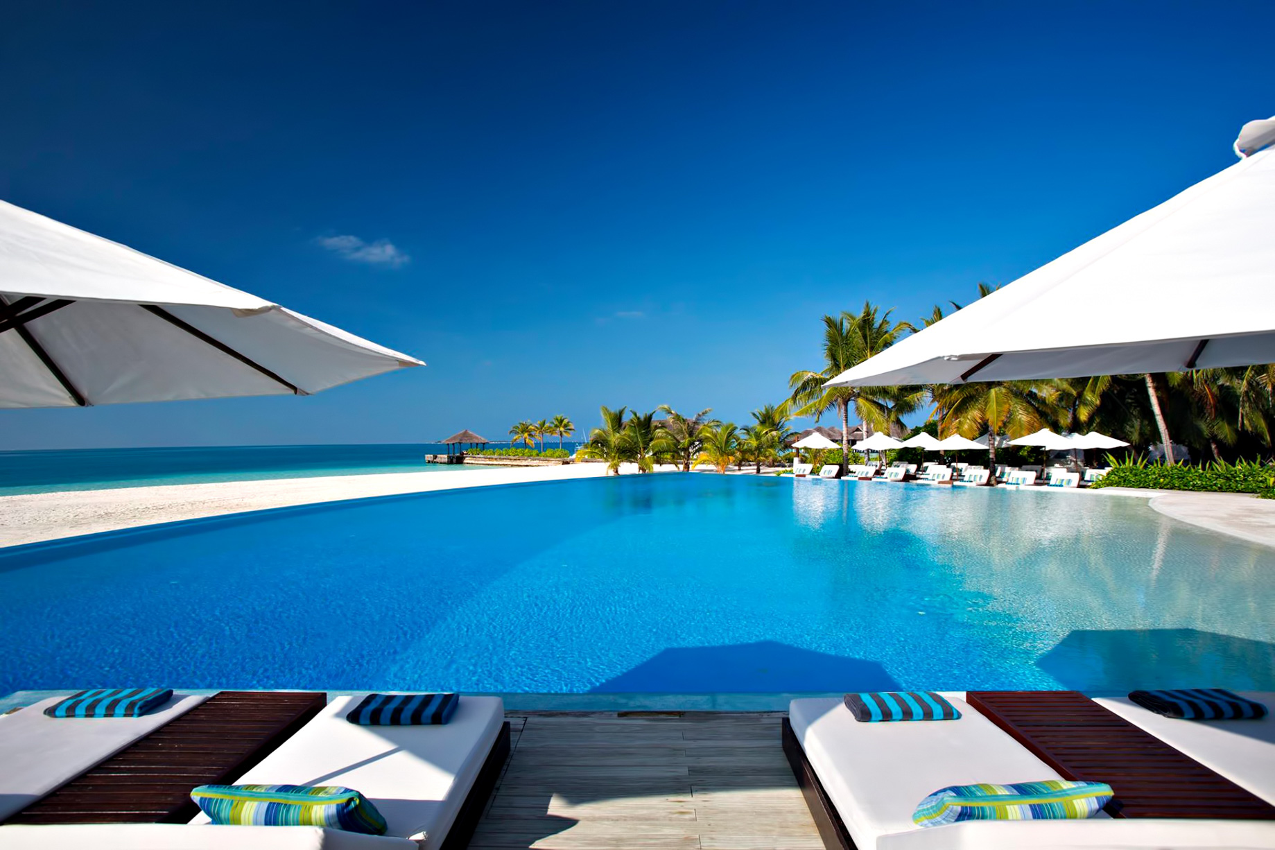 Velassaru Maldives Resort – South Male Atoll, Maldives – Infinity Pool