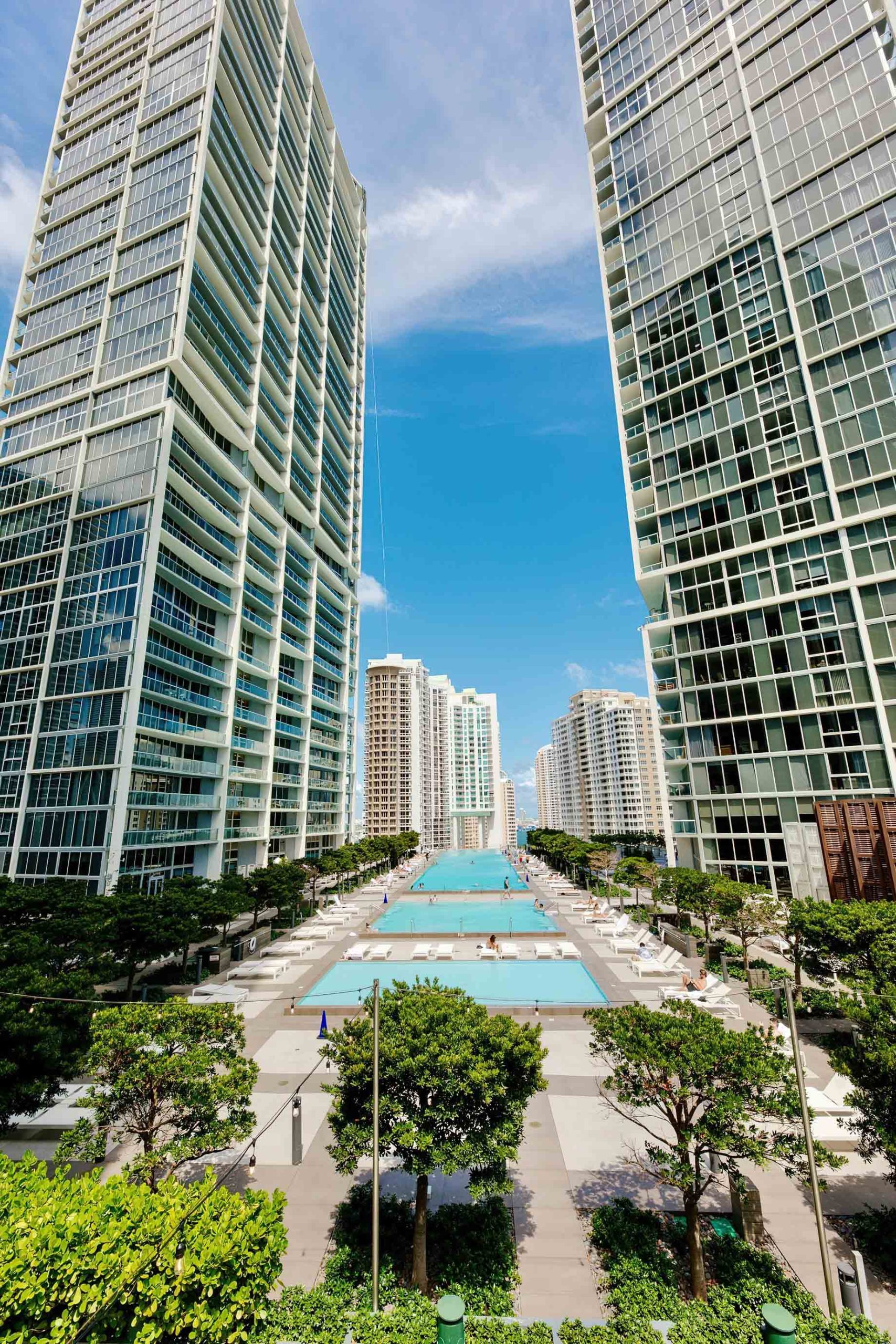 W Miami Hotel – Miami, FL, USA – Hotel Towers Pool