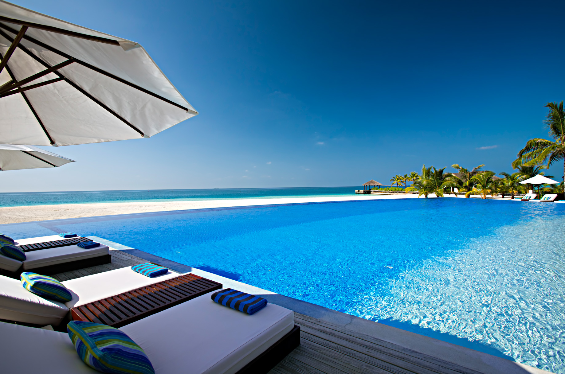 Velassaru Maldives Resort – South Male Atoll, Maldives - Infinity Pool