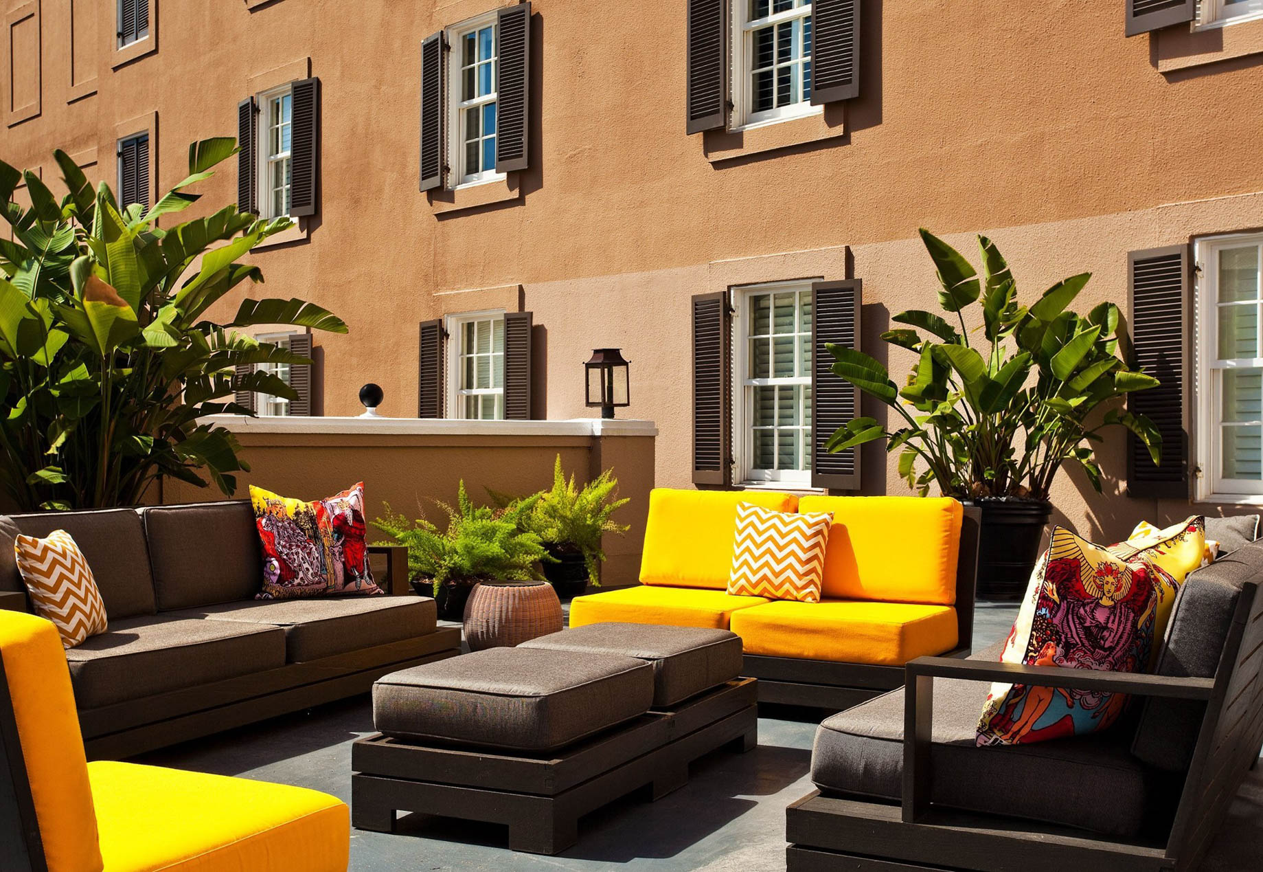 W New Orleans French Quarter Hotel - New Orleans, LA, USA - Courtyard Lounge