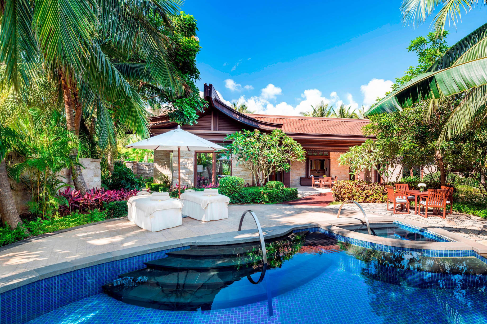 The St. Regis Sanya Yalong Bay Resort - Hainan, China - Poolside Villa Outdoor Pool
