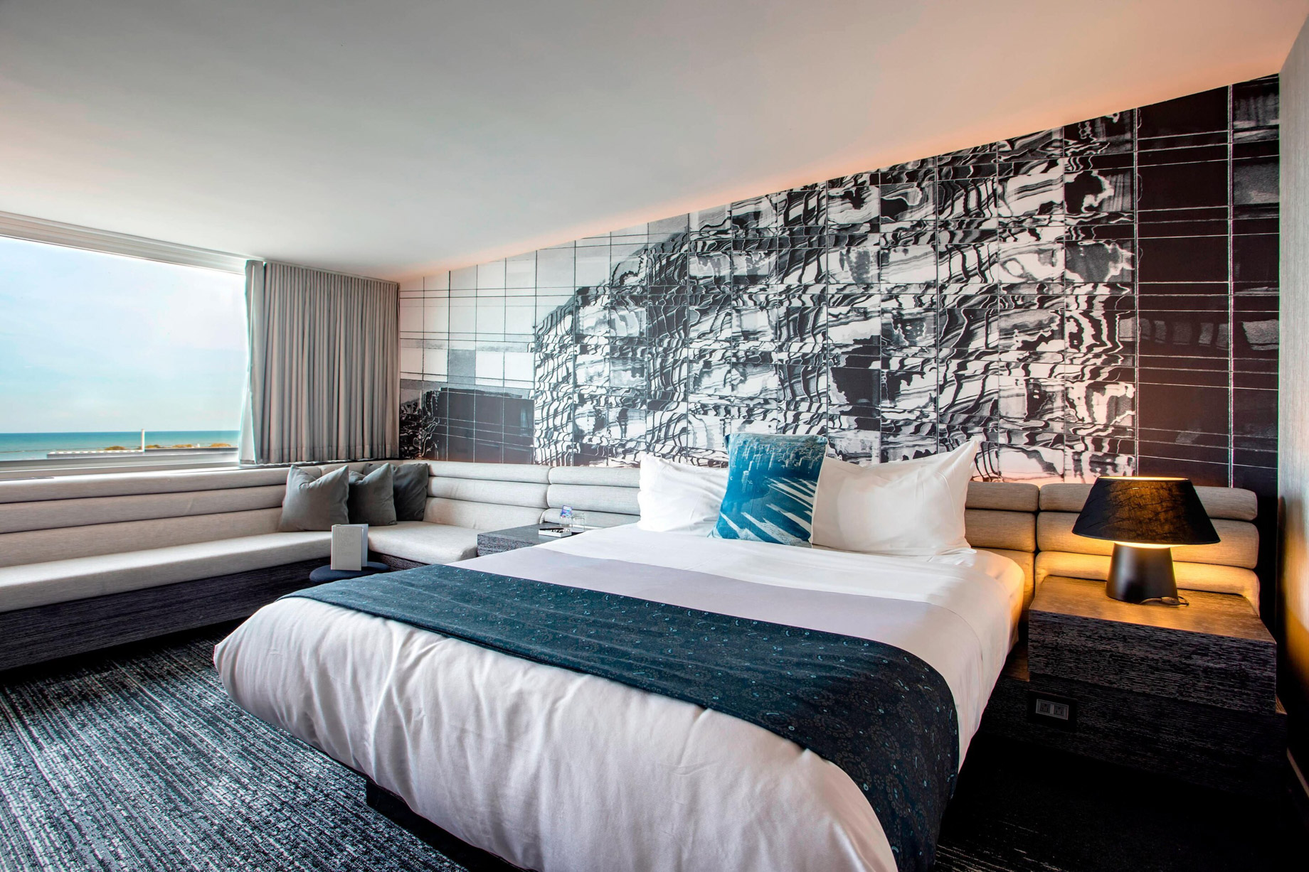 W Chicago Lakeshore Hotel – Chicago, IL, USA – Spectacular Guest Room Bed