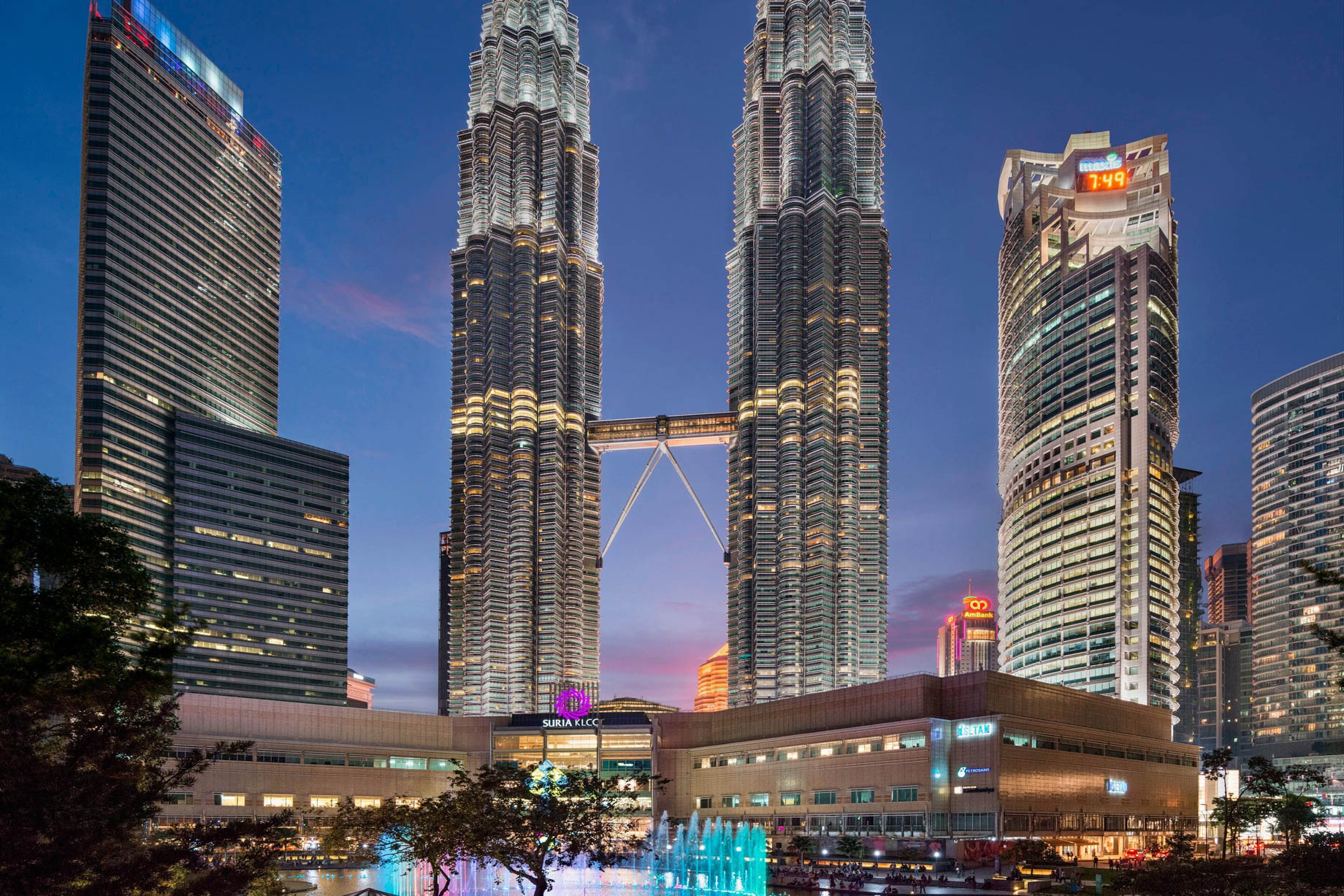 W Kuala Lumpur Hotel – Kuala Lumpur, Malaysia – Petronas Twin Towers