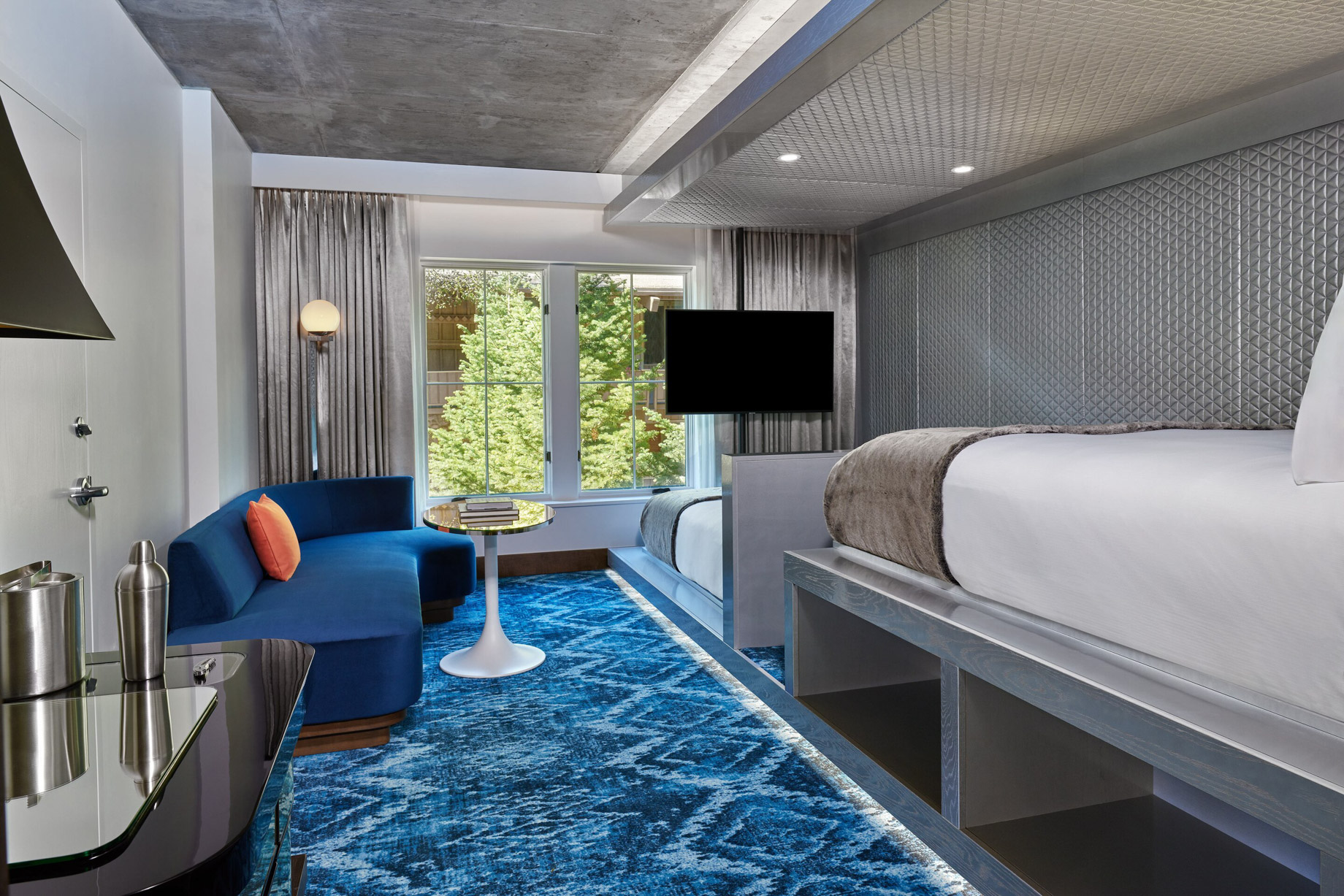 W Aspen Hotel – Aspen, CO, USA – Tiered Guest Room Queen View