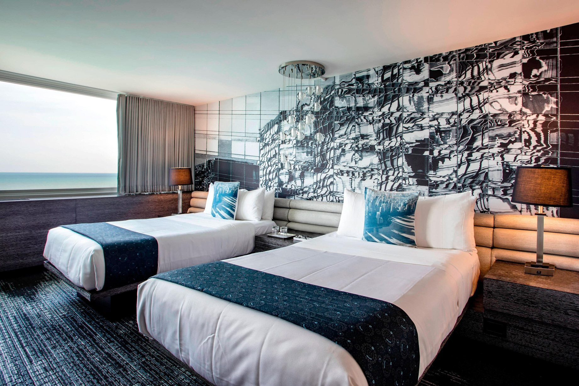 W Chicago Lakeshore Hotel – Chicago, IL, USA – Spectacular Guest Room Beds