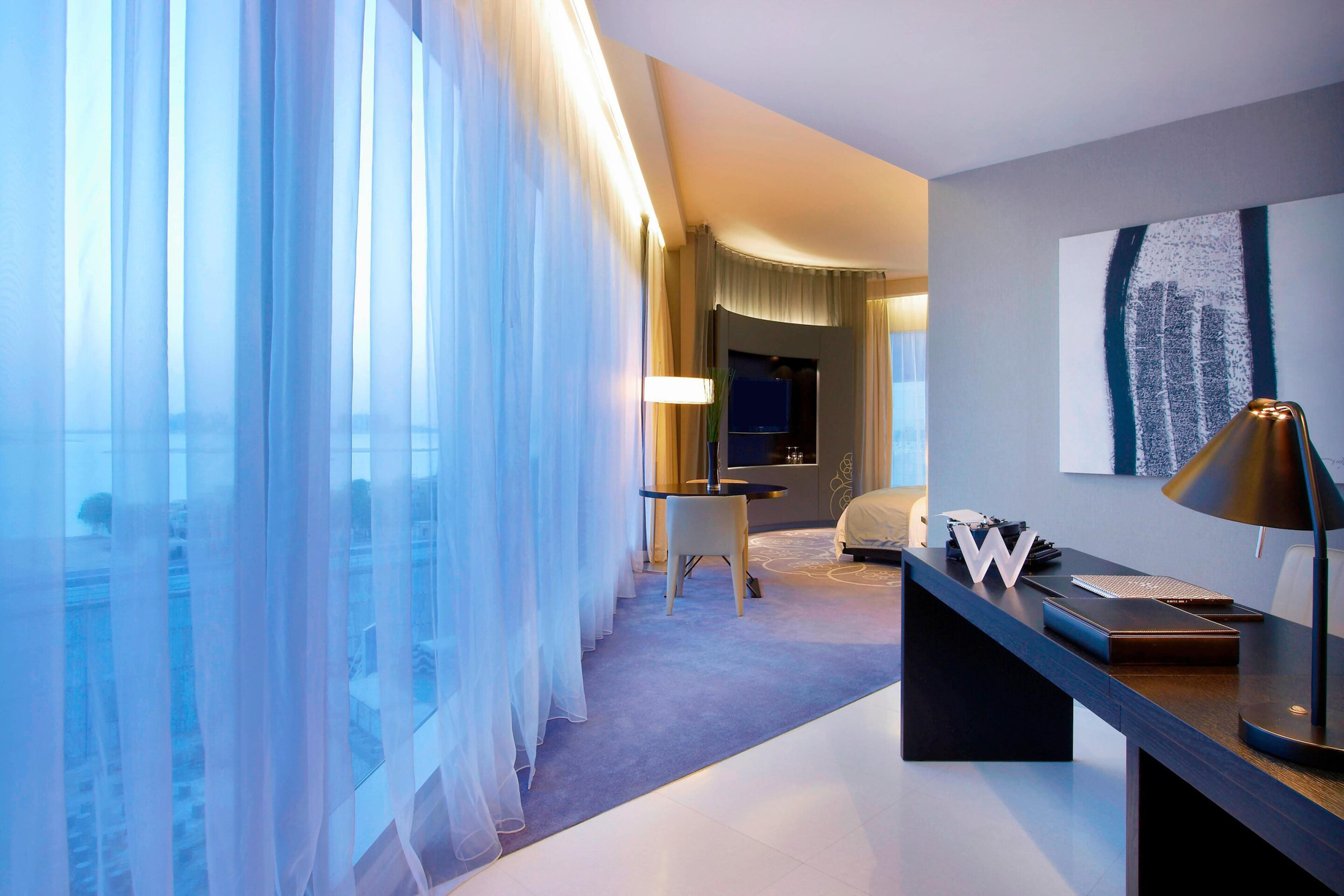 W Doha Hotel – Doha, Qatar – Cool Corner Suite Lounge