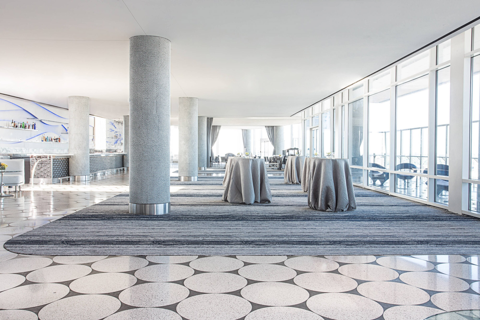 W Dallas Victory Hotel - Dallas, TX, USA - Altitude Tables