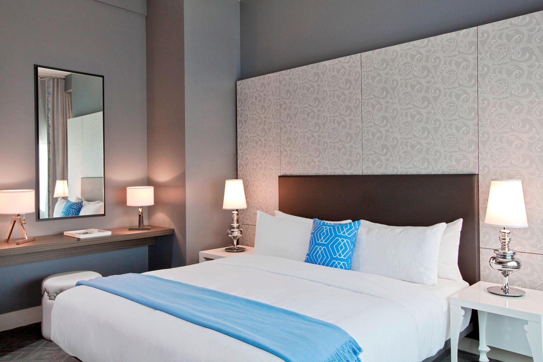 W Austin Hotel - Austin, TX, USA - WOW Suite Bed
