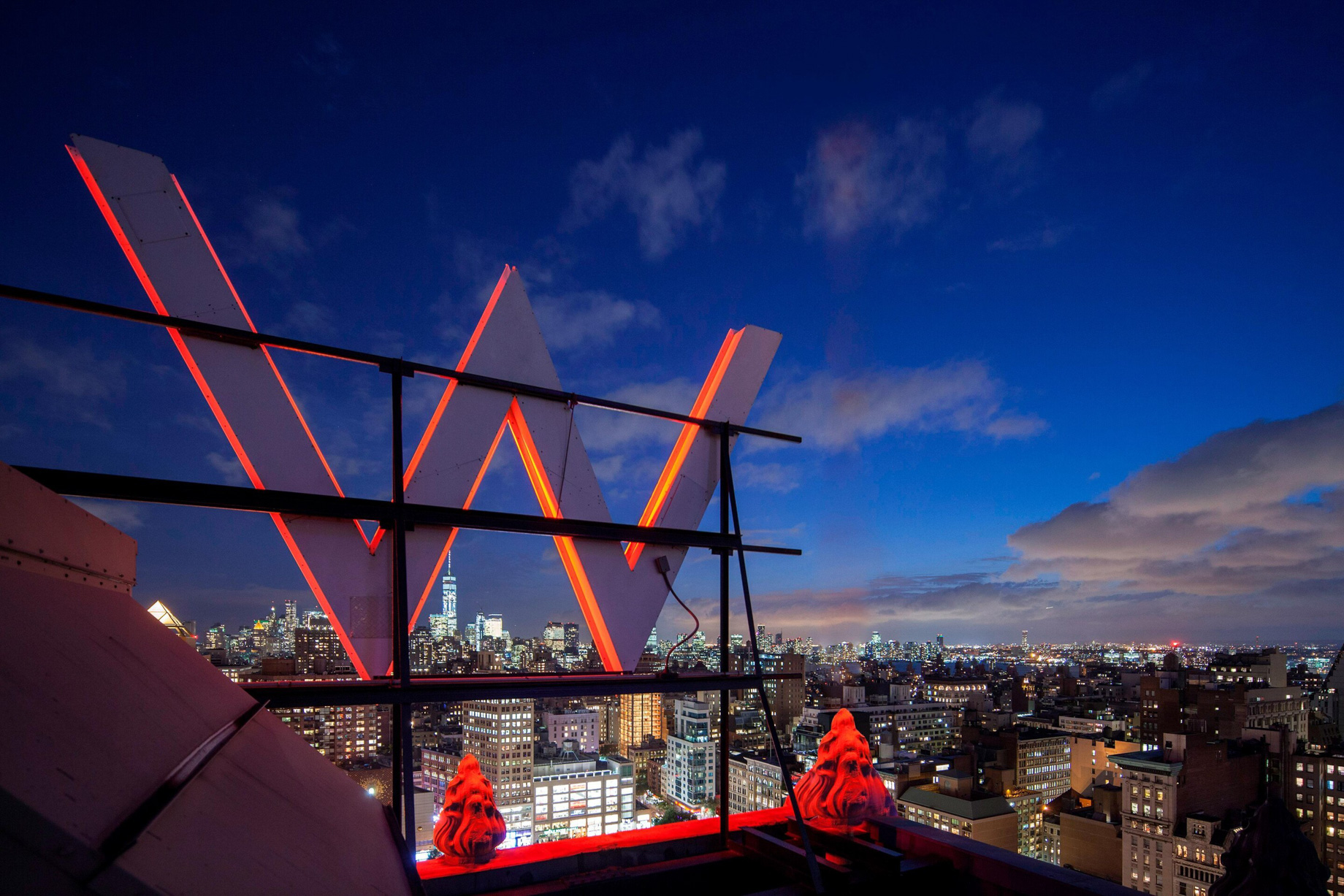 W New York Union Square Hotel – New York, NY, USA – Exterior W Sign