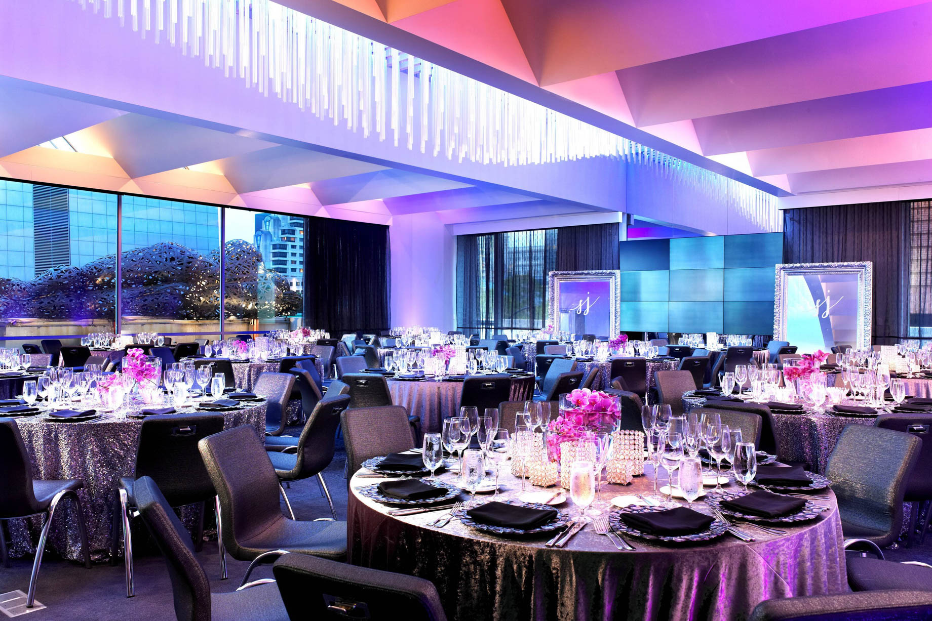 W San Francisco Hotel – San Francisco, CA, USA – Social Terrace Tables