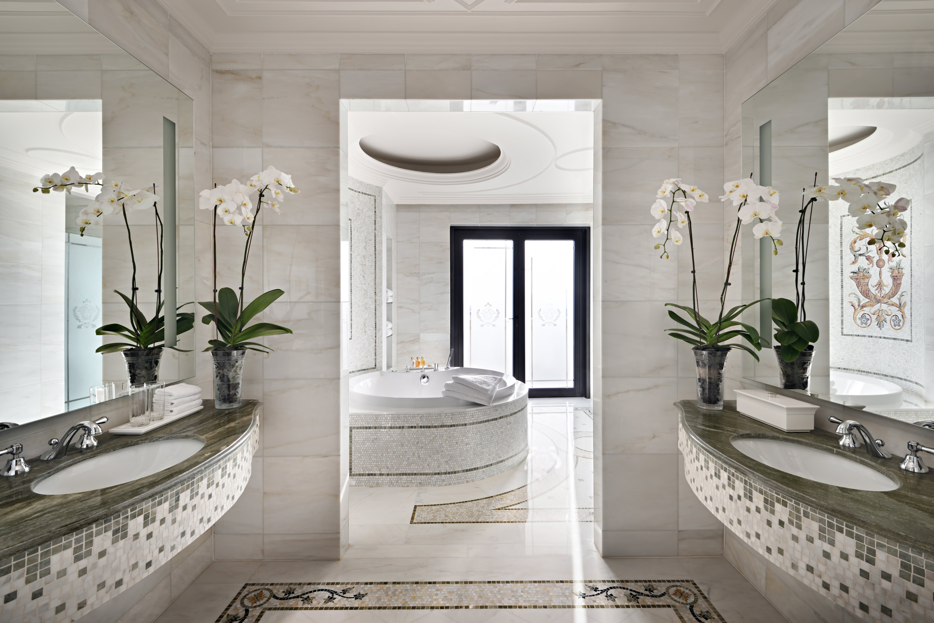 Palazzo Versace Dubai Hotel - Jaddaf Waterfront, Dubai, UAE - Signature Suite Bathroom