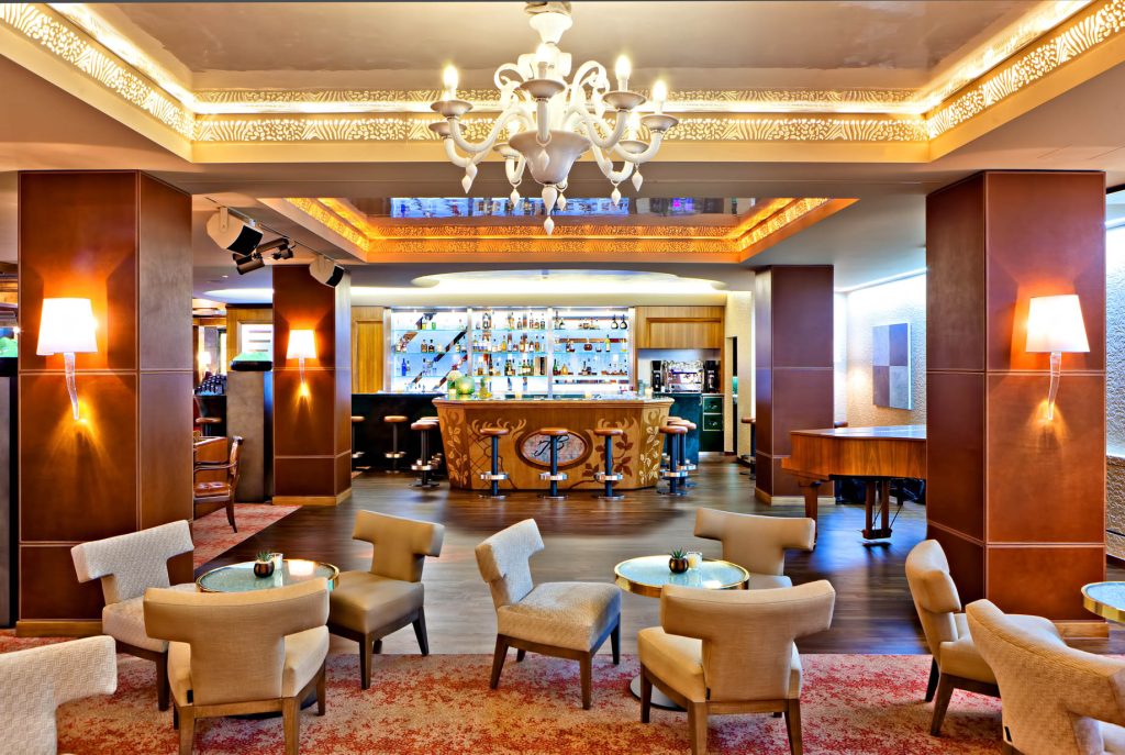 Tschuggen Grand Hotel - Arosa, Switzerland - Tschuggen Bar